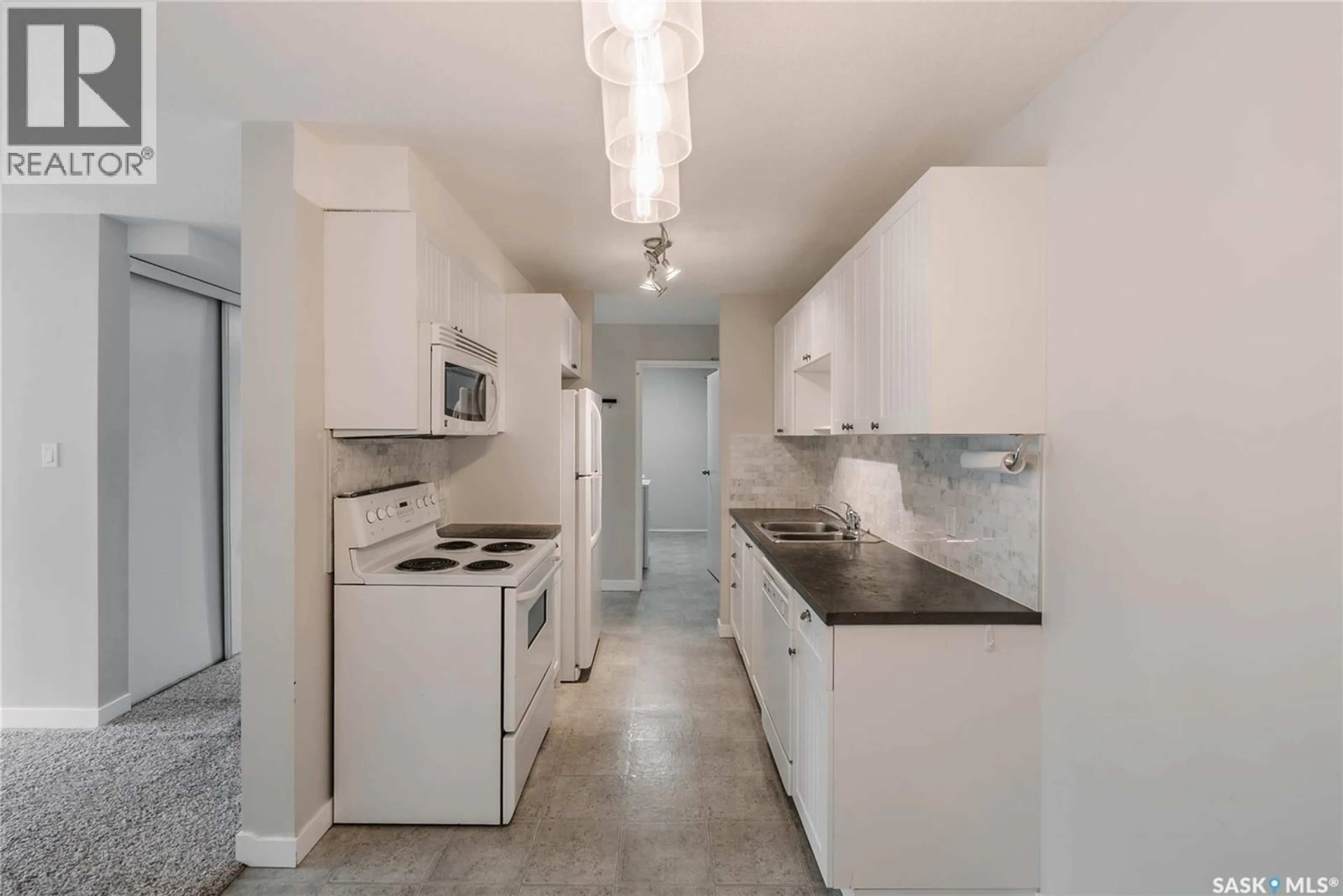 Standard kitchen, ceramic/tile floor for E - 1423 425 115TH STREET, Saskatoon Saskatchewan S7N2E5
