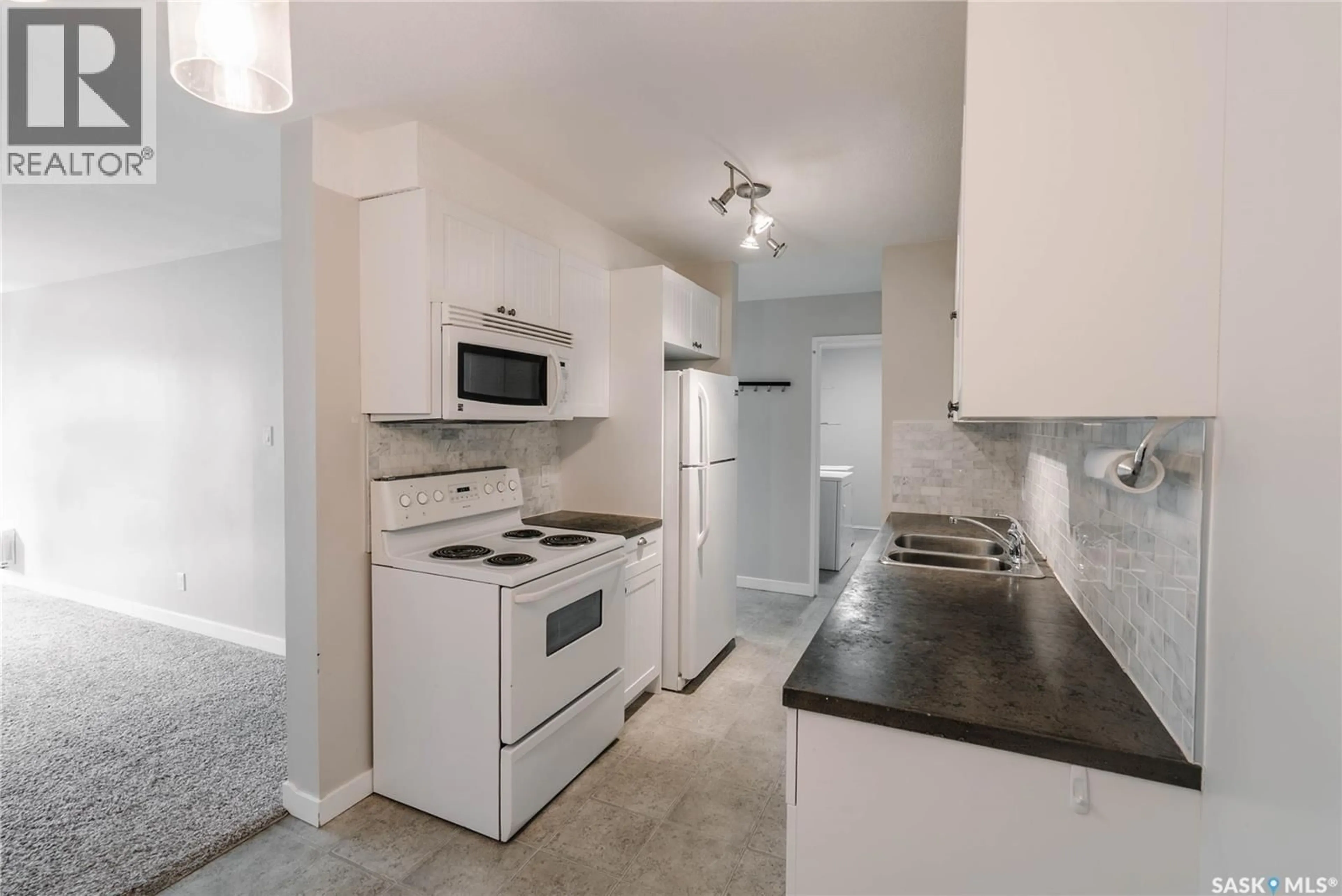Standard kitchen, ceramic/tile floor for E - 1423 425 115TH STREET, Saskatoon Saskatchewan S7N2E5