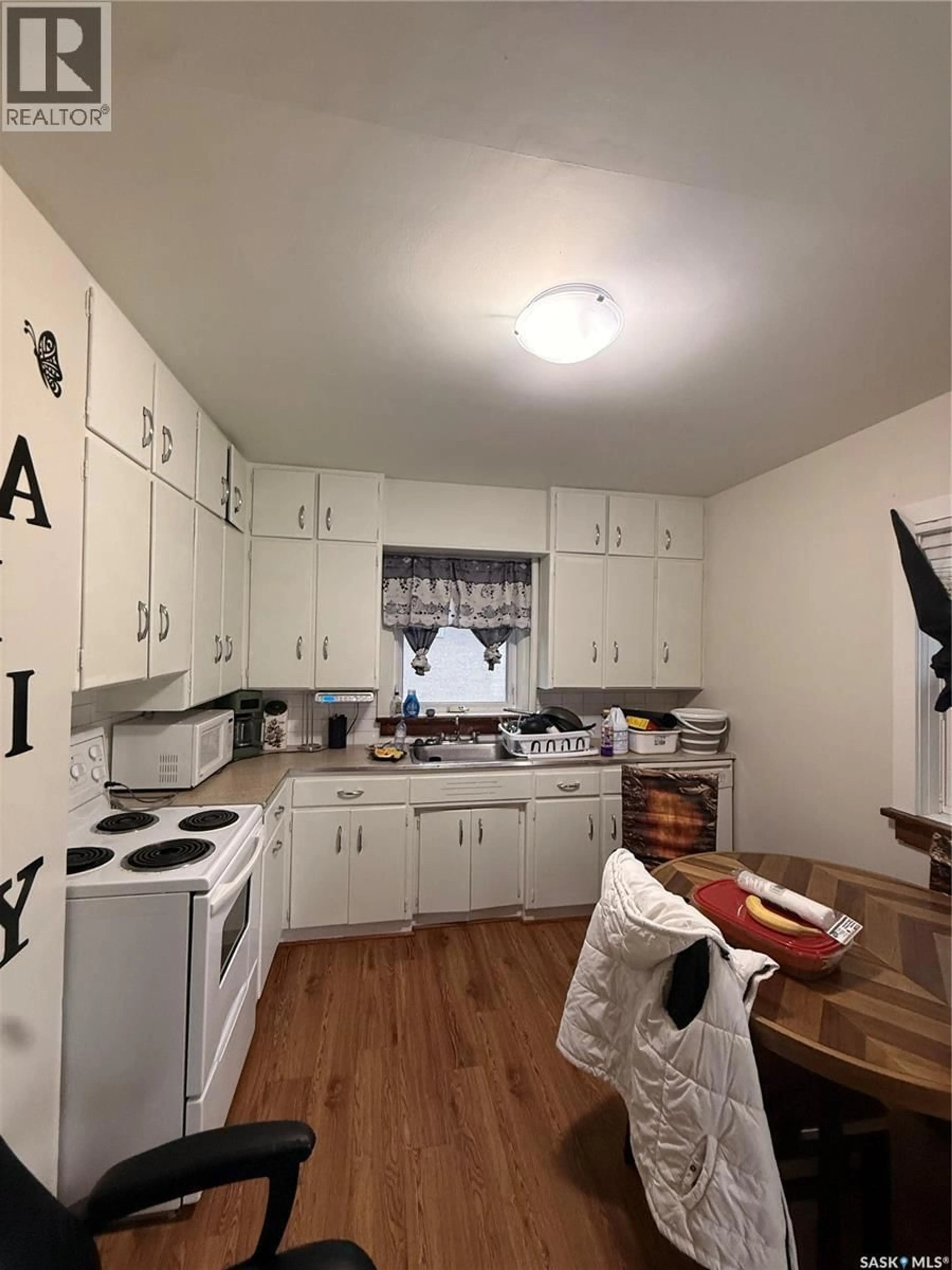 Standard kitchen, unknown for 982 12TH STREET, Prince Albert Saskatchewan S6V3C7
