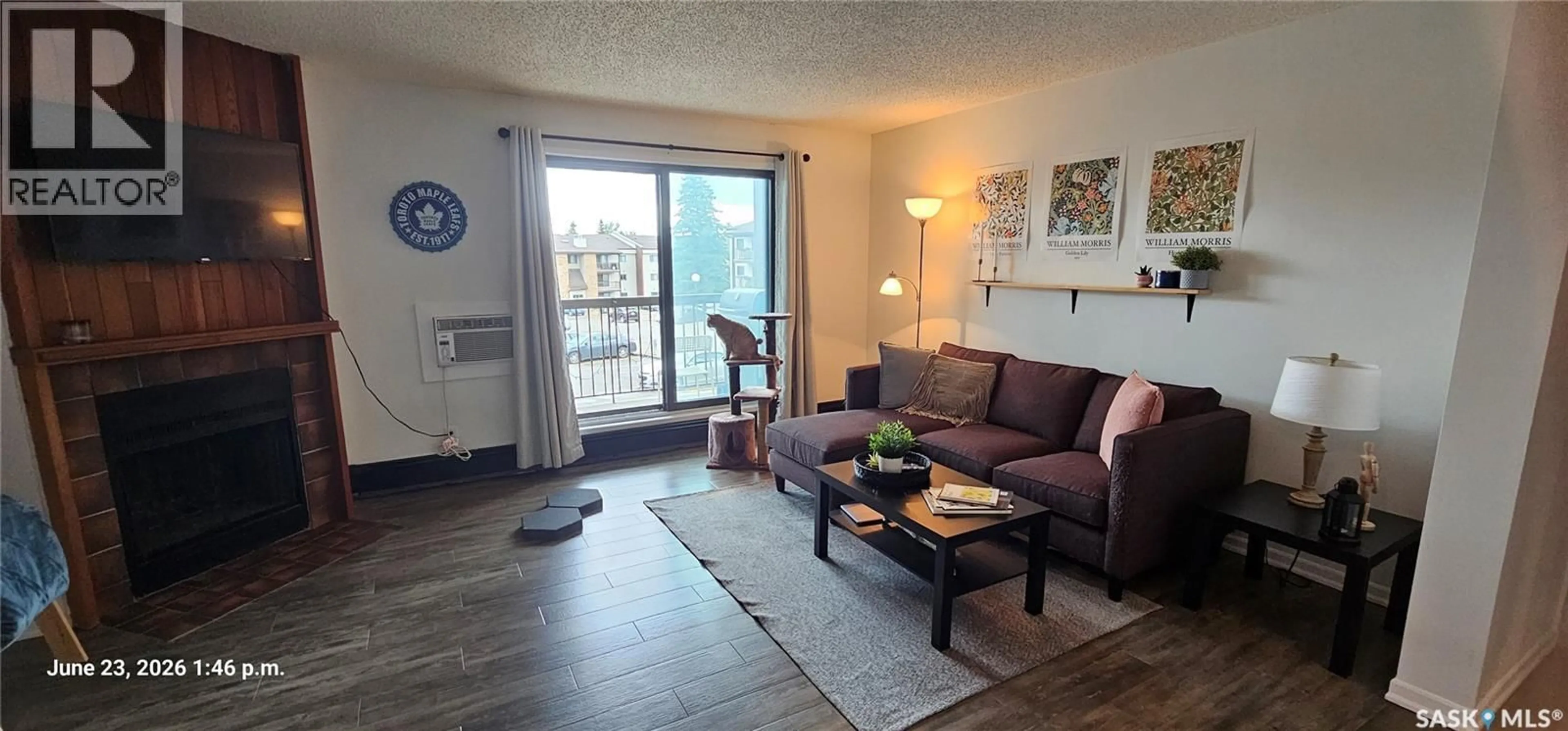 Living room with furniture, wood/laminate floor for 204 315 KINGSMERE BOULEVARD, Saskatoon Saskatchewan S7J3R1