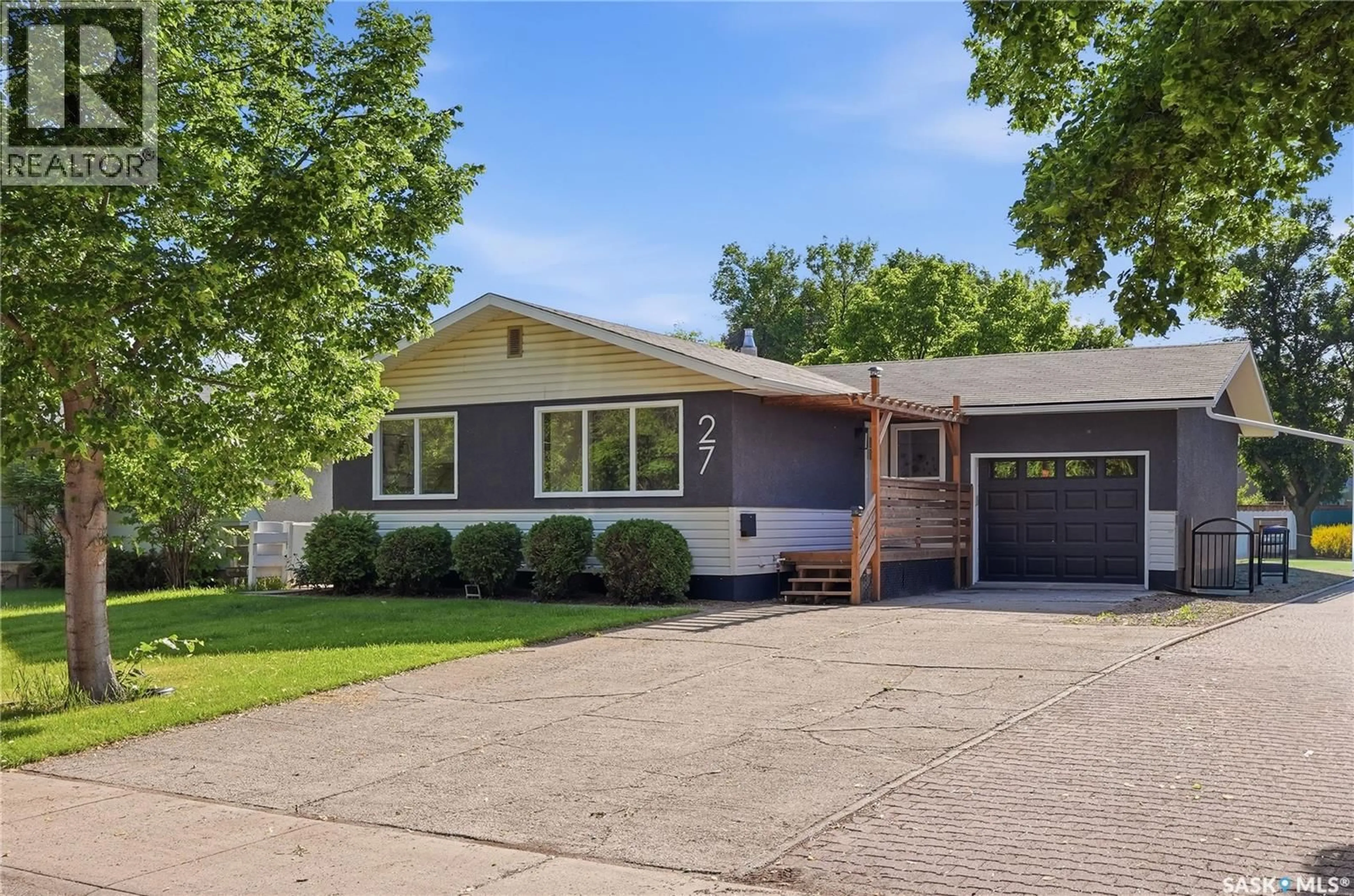 Home with vinyl exterior material, street for 27 WALKER CRESCENT, Saskatoon Saskatchewan S7L4H7