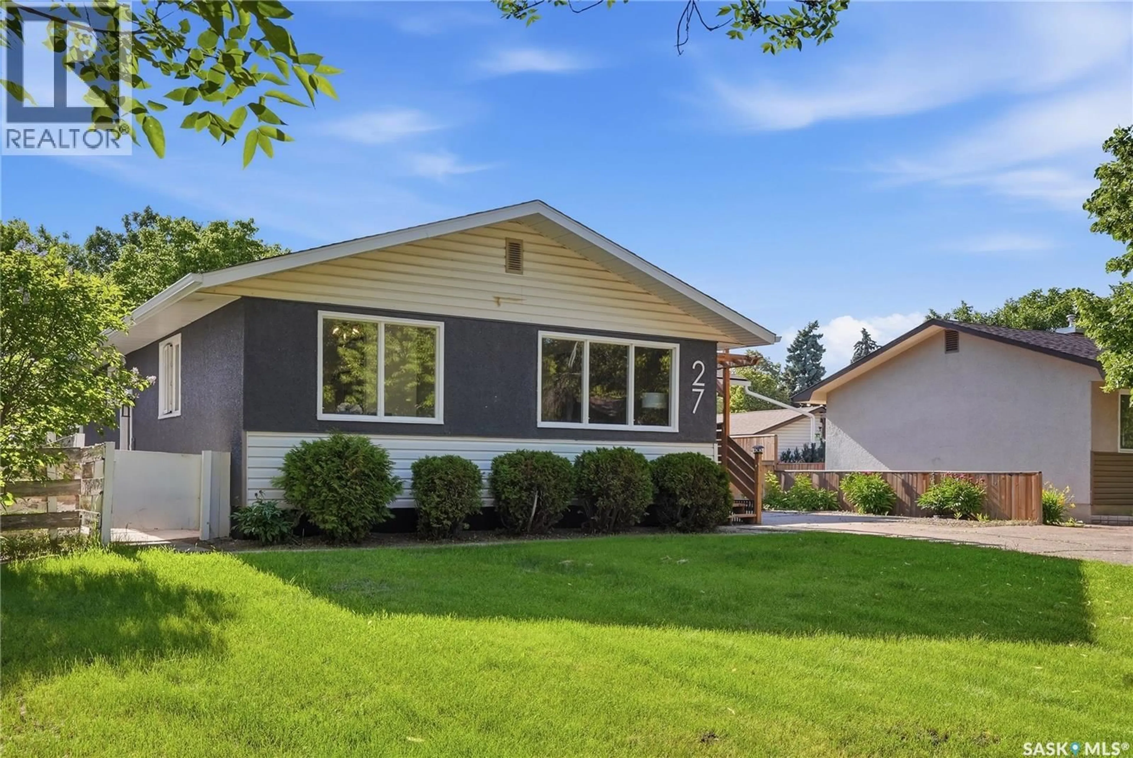 Home with vinyl exterior material, street for 27 WALKER CRESCENT, Saskatoon Saskatchewan S7L4H7