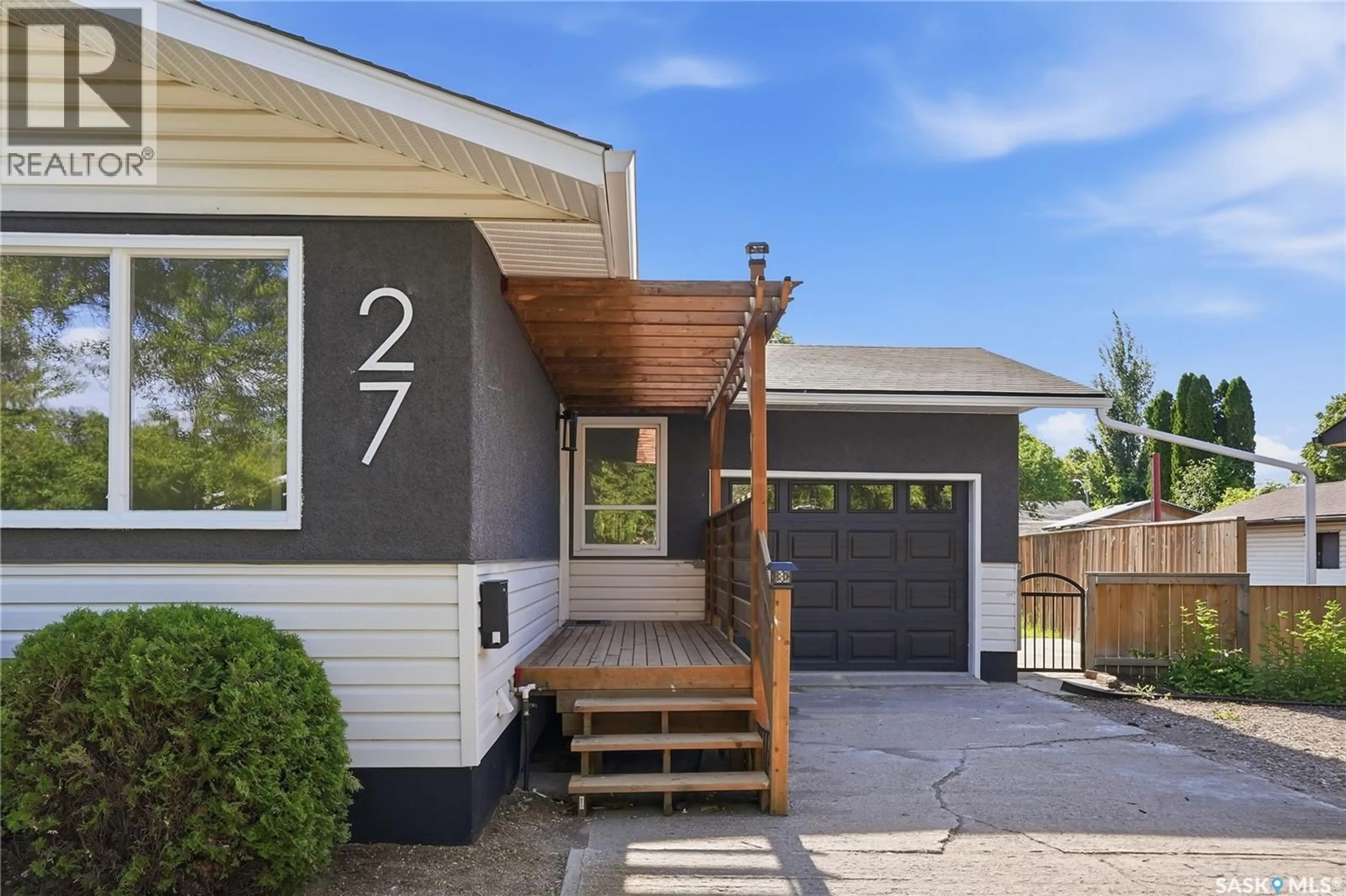 Home with vinyl exterior material, street for 27 WALKER CRESCENT, Saskatoon Saskatchewan S7L4H7