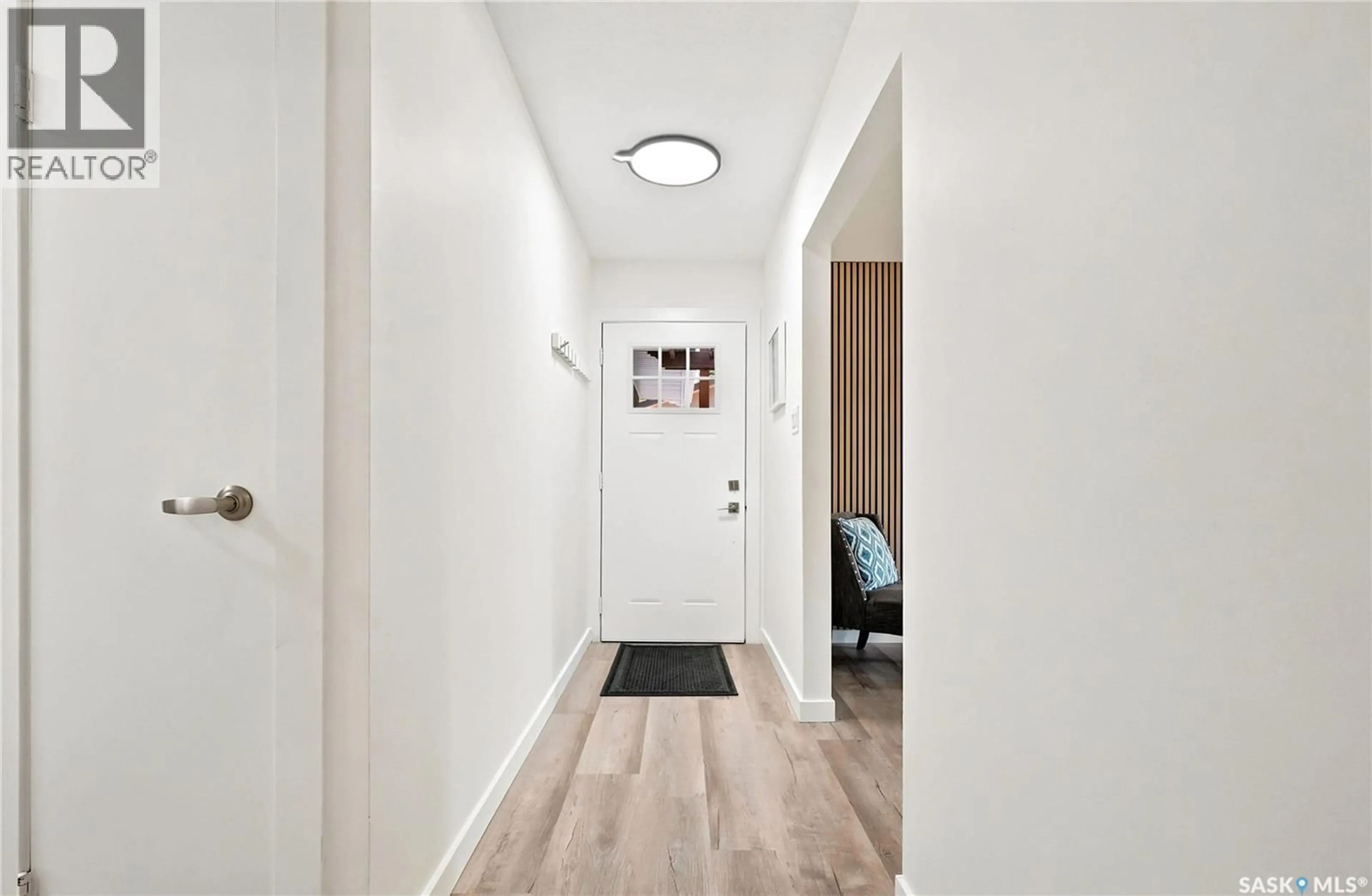 Indoor entryway for 27 WALKER CRESCENT, Saskatoon Saskatchewan S7L4H7