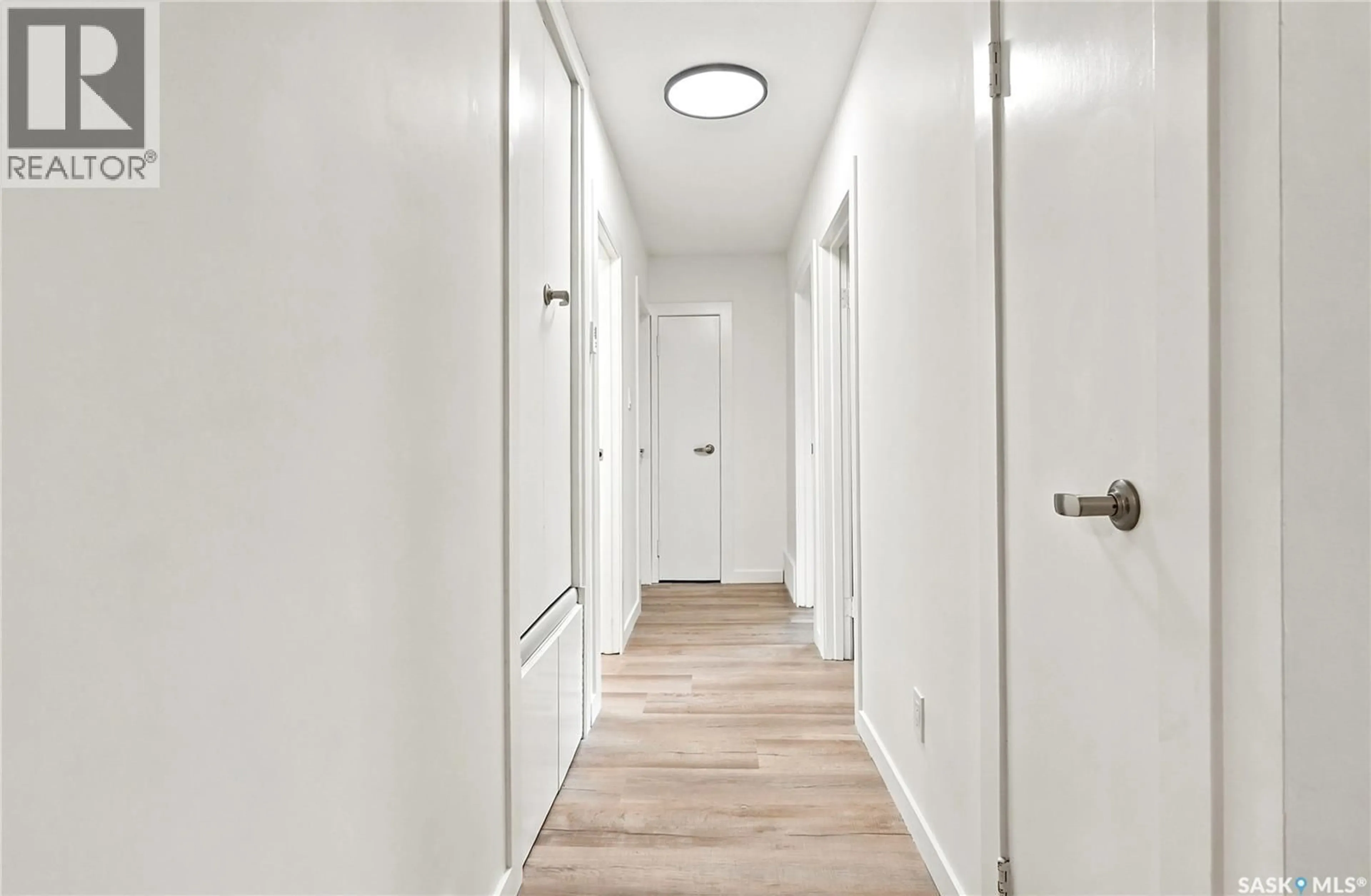 Indoor entryway for 27 WALKER CRESCENT, Saskatoon Saskatchewan S7L4H7