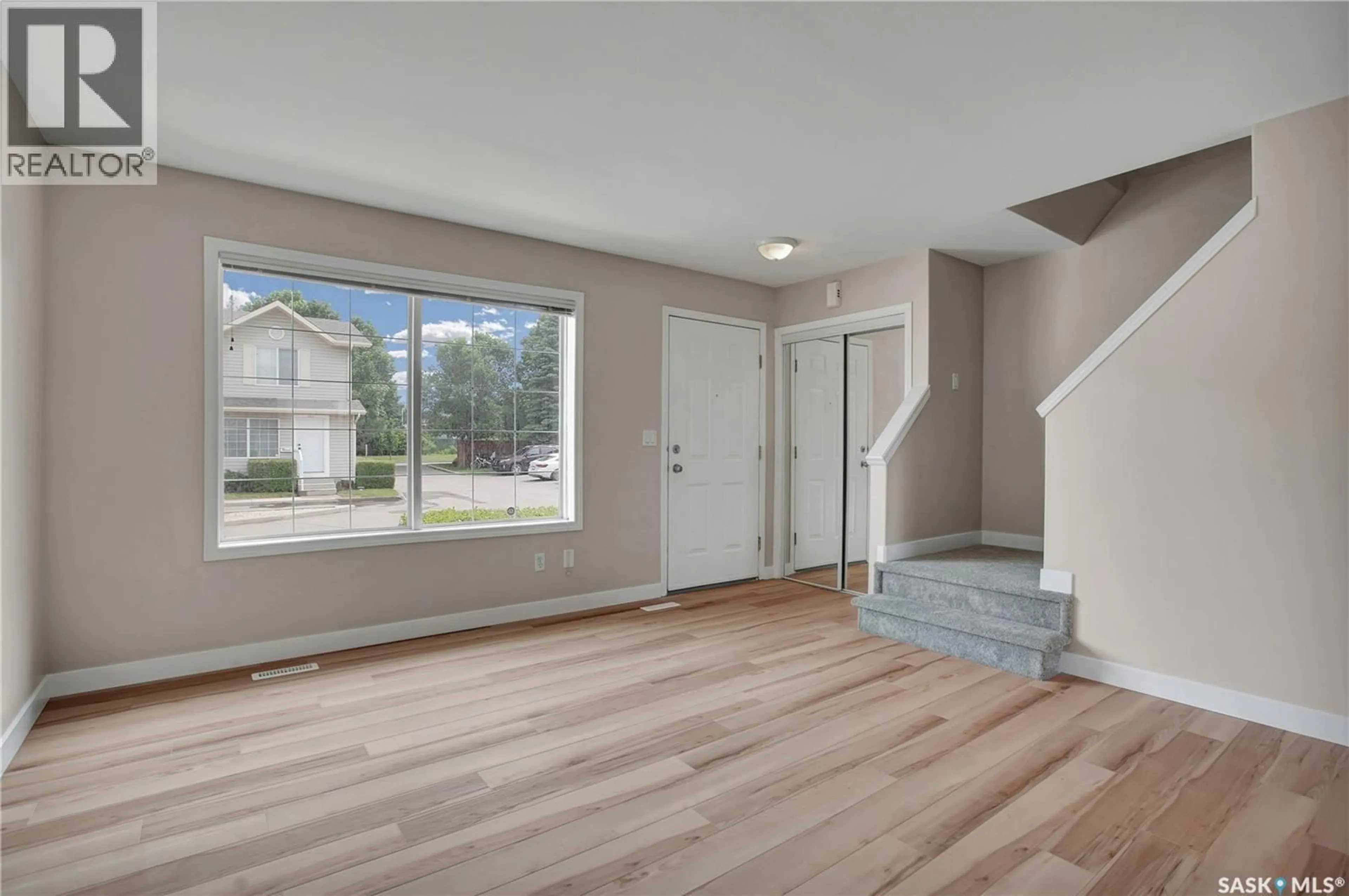 Indoor entryway for 815 - 133 KRISTJANSON ROAD, Saskatoon Saskatchewan S7S1M6