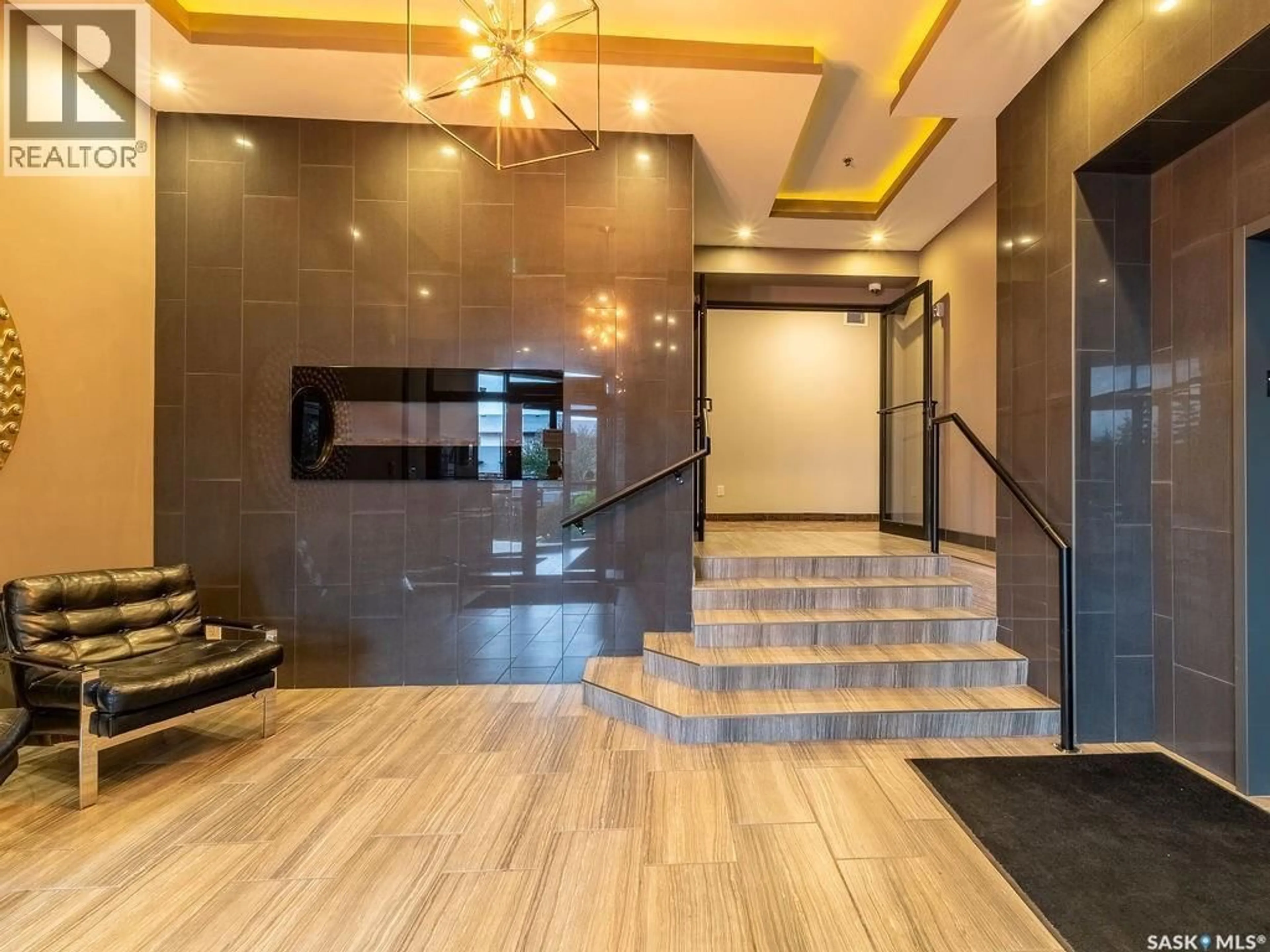 Indoor foyer for 502 - 310 PEREHUDOFF CRESCENT, Saskatoon Saskatchewan S7N0T6