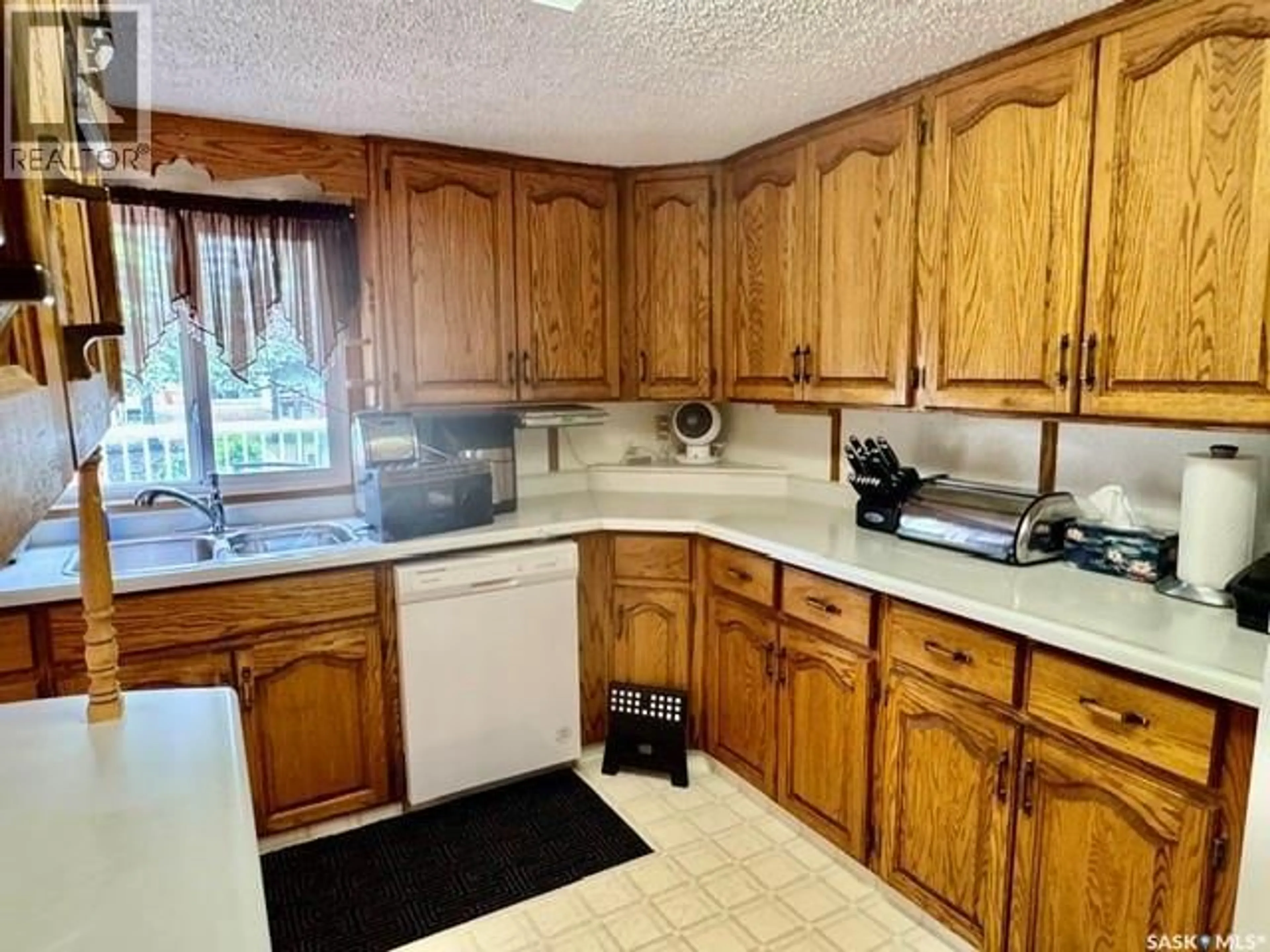 Standard kitchen, unknown for 201 & 203 PARK STREET, Leroy Saskatchewan S0K2P0