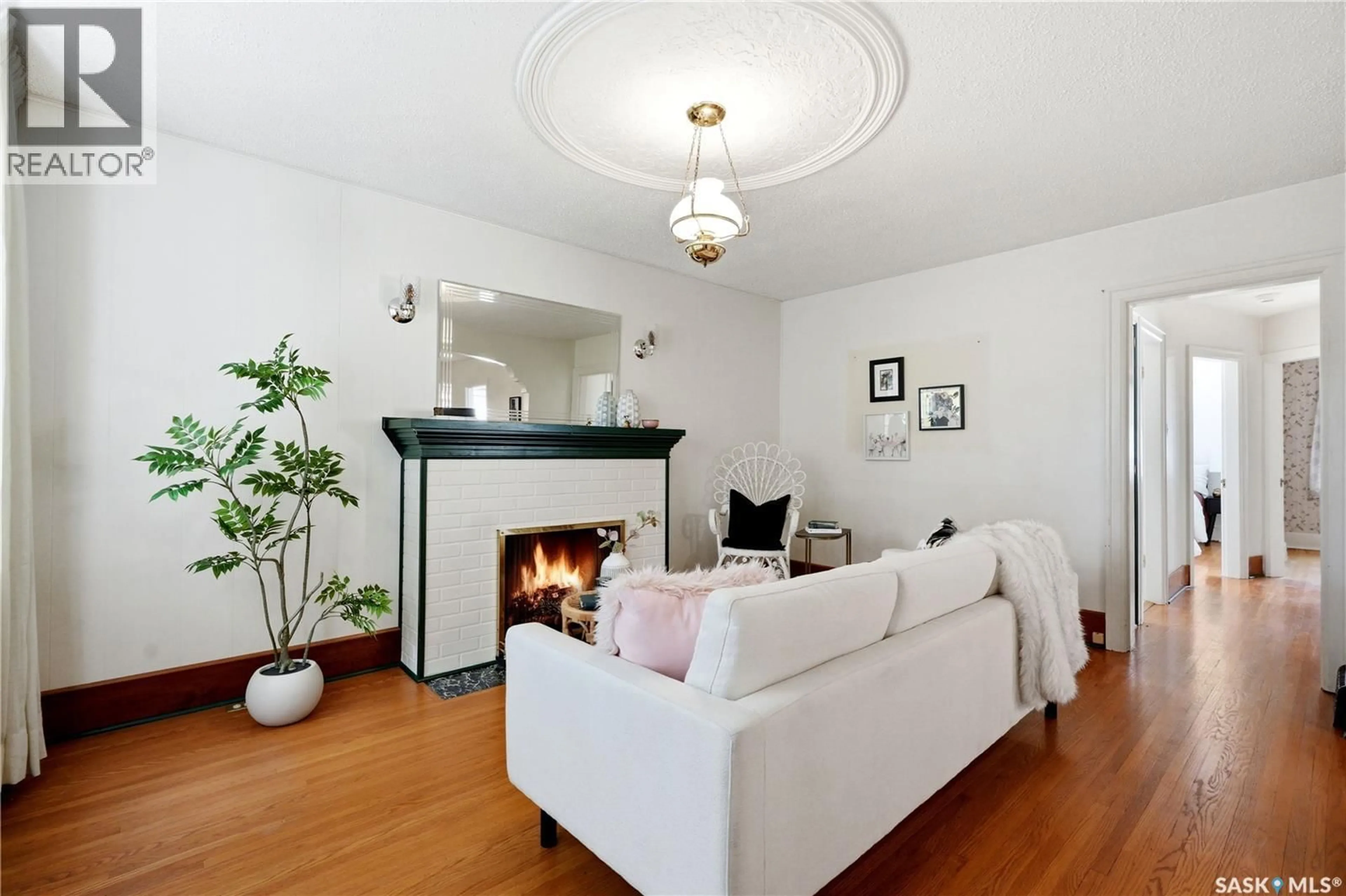 Living room with furniture, unknown for 525 5TH STREET, Saskatoon Saskatchewan S7H1G2