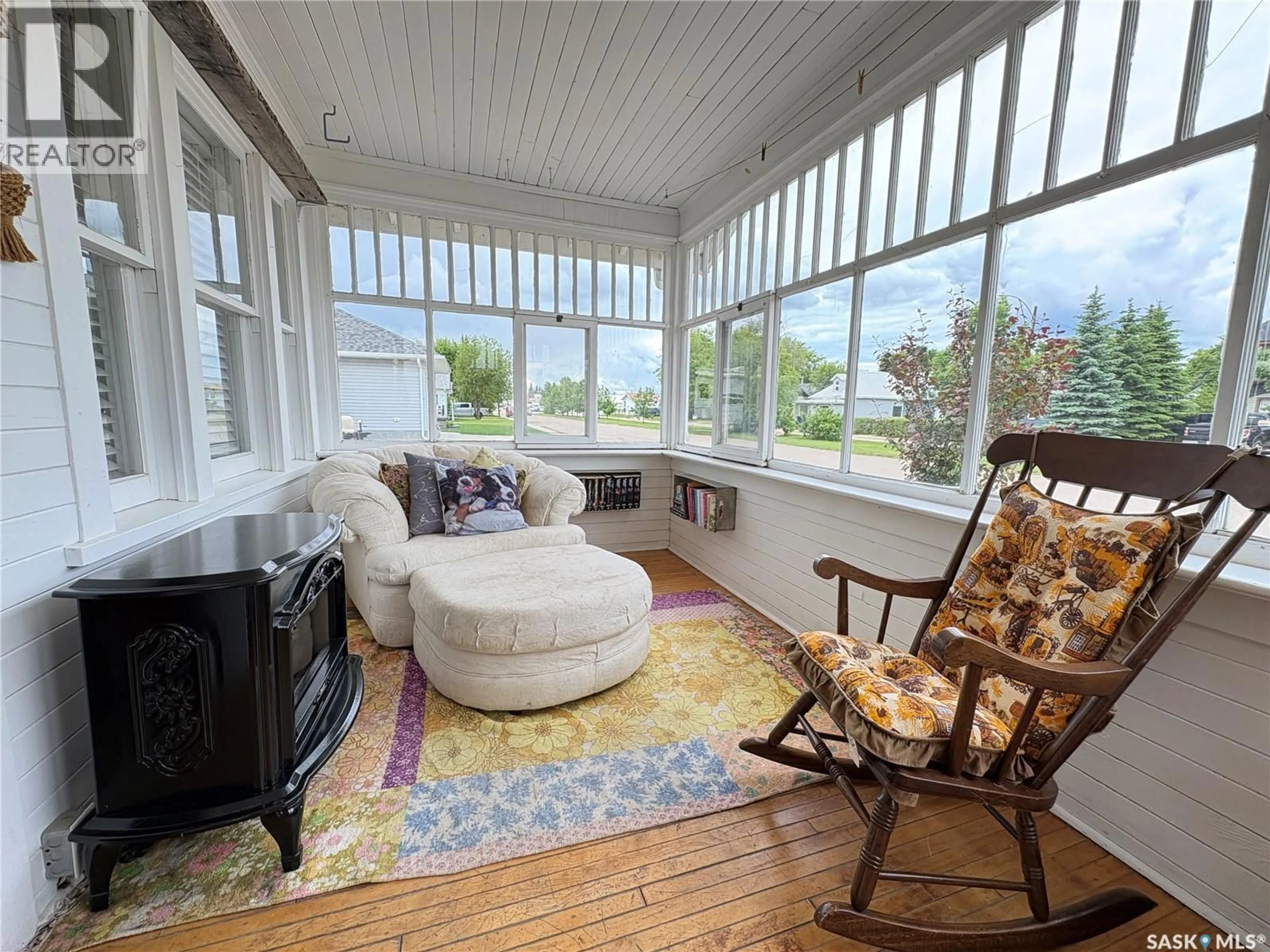 Living room with furniture, unknown for 276 2ND AVENUE E, Unity Saskatchewan S0K4L0