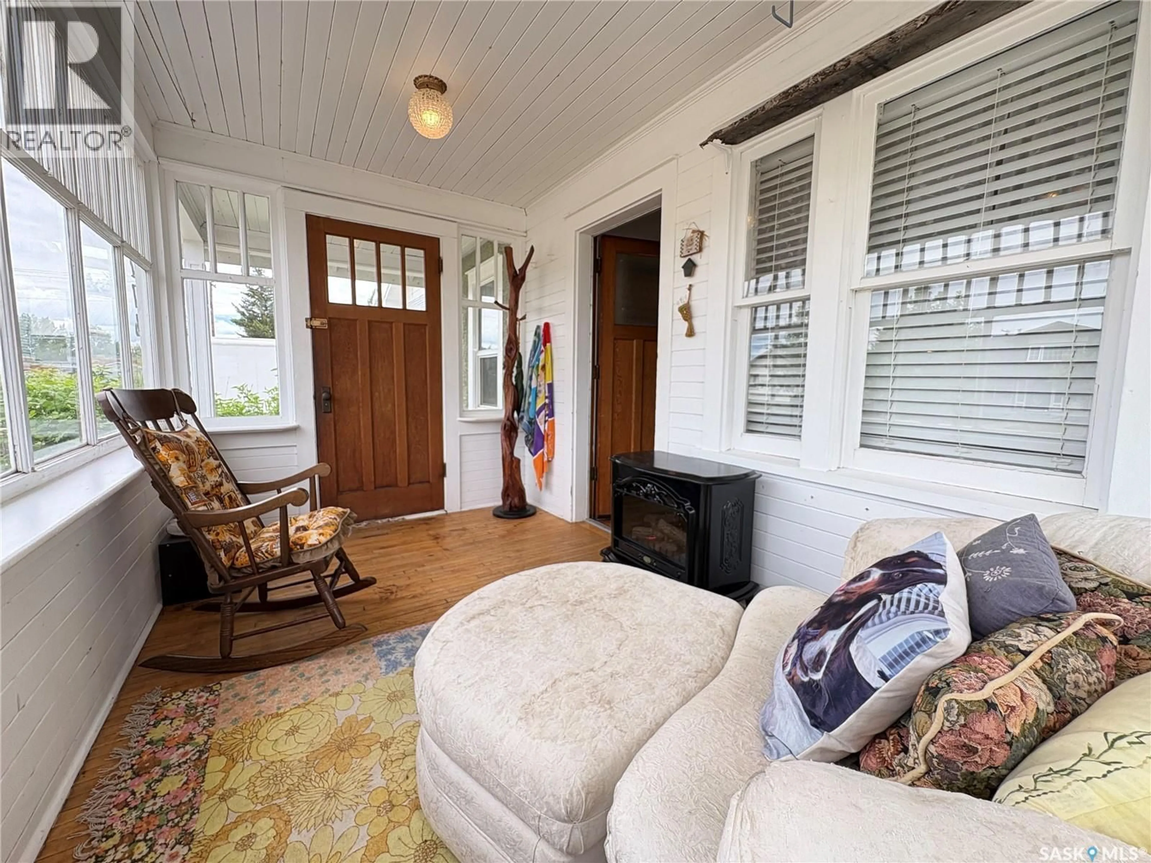 Living room with furniture, unknown for 276 2ND AVENUE E, Unity Saskatchewan S0K4L0