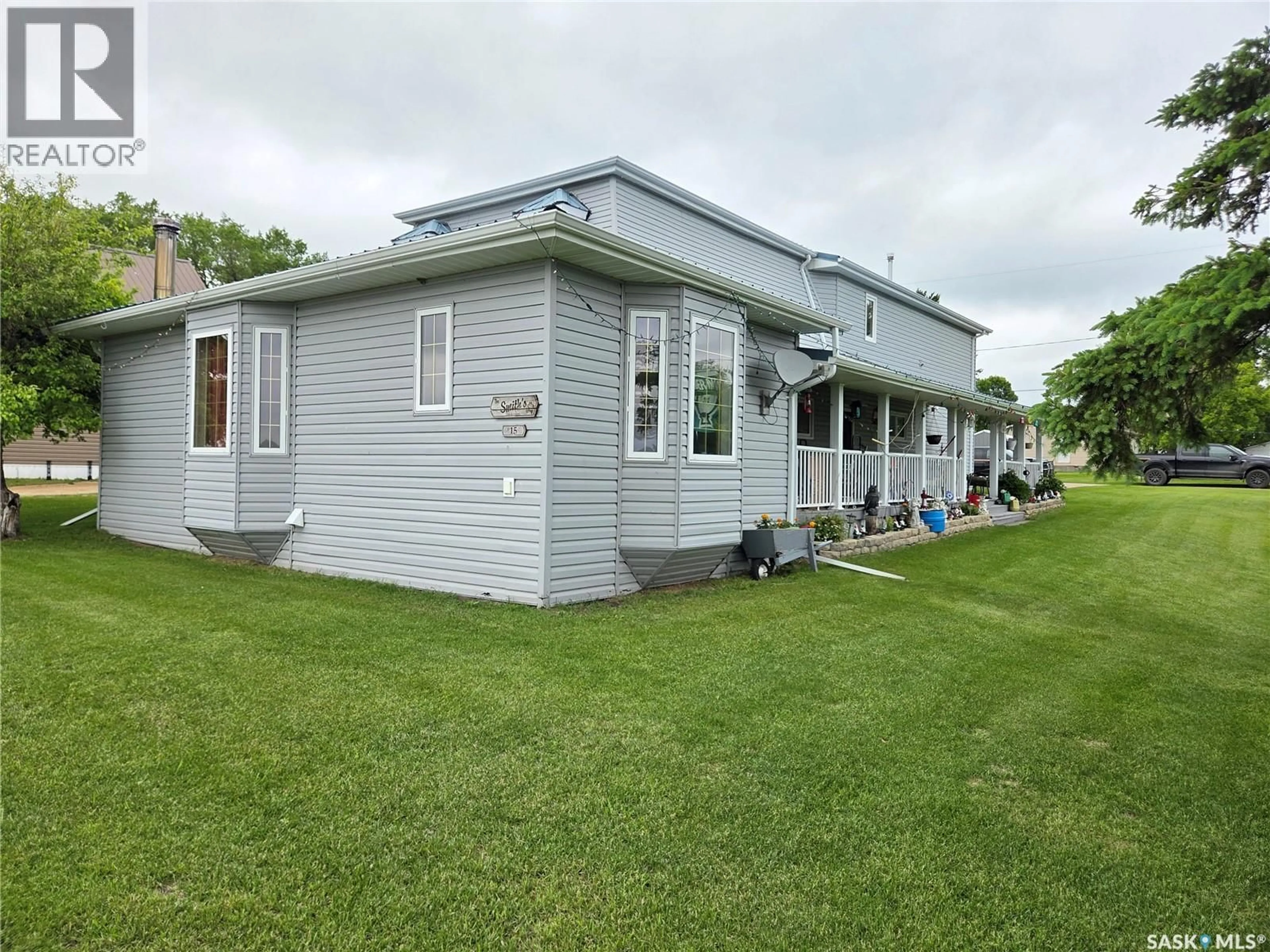 A pic from outside/outdoor area/front of a property/back of a property/a pic from drone, building for 15 ADELAIDE STREET, Manor Saskatchewan S0C1R0