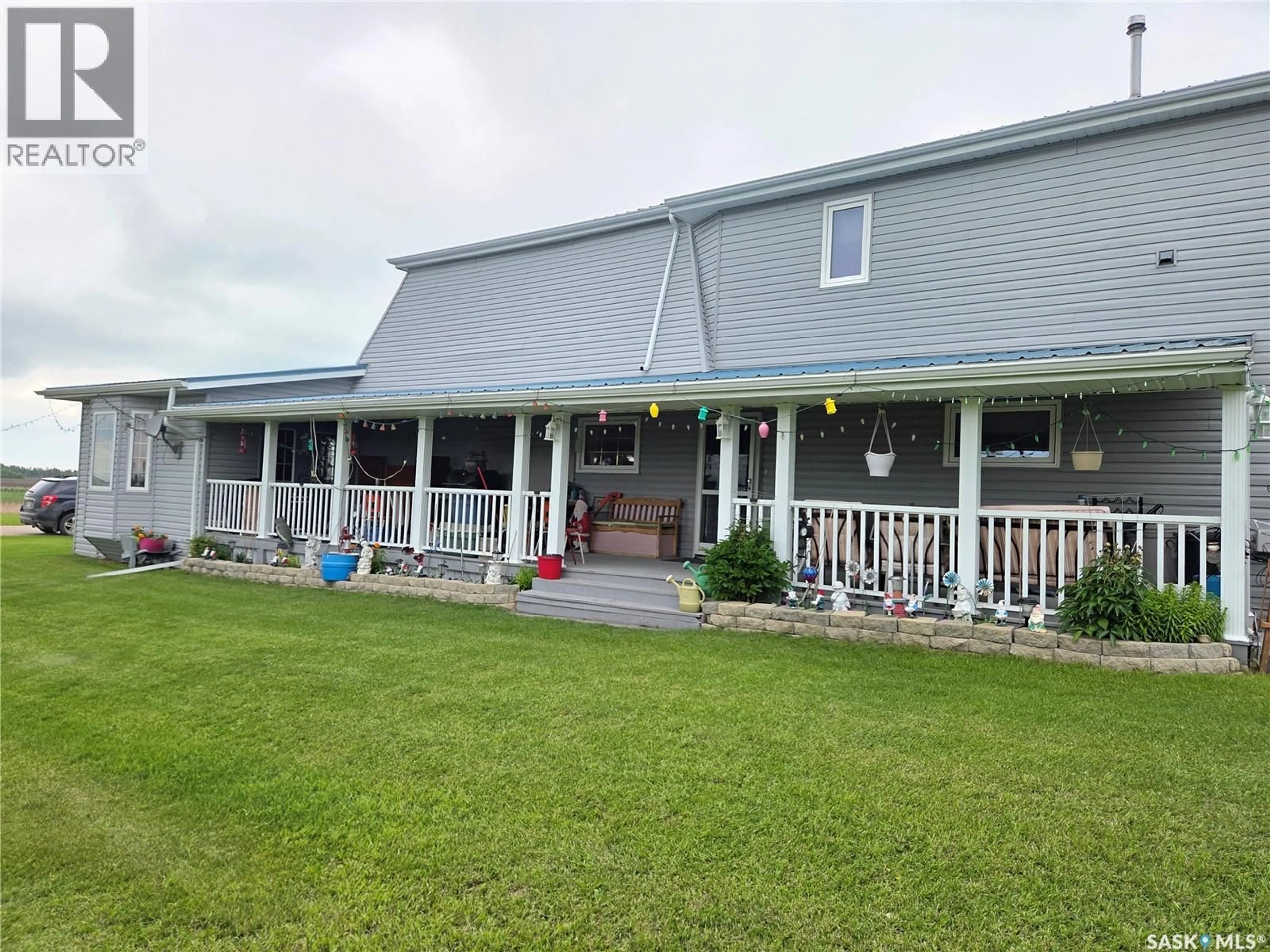 A pic from outside/outdoor area/front of a property/back of a property/a pic from drone, unknown for 15 ADELAIDE STREET, Manor Saskatchewan S0C1R0