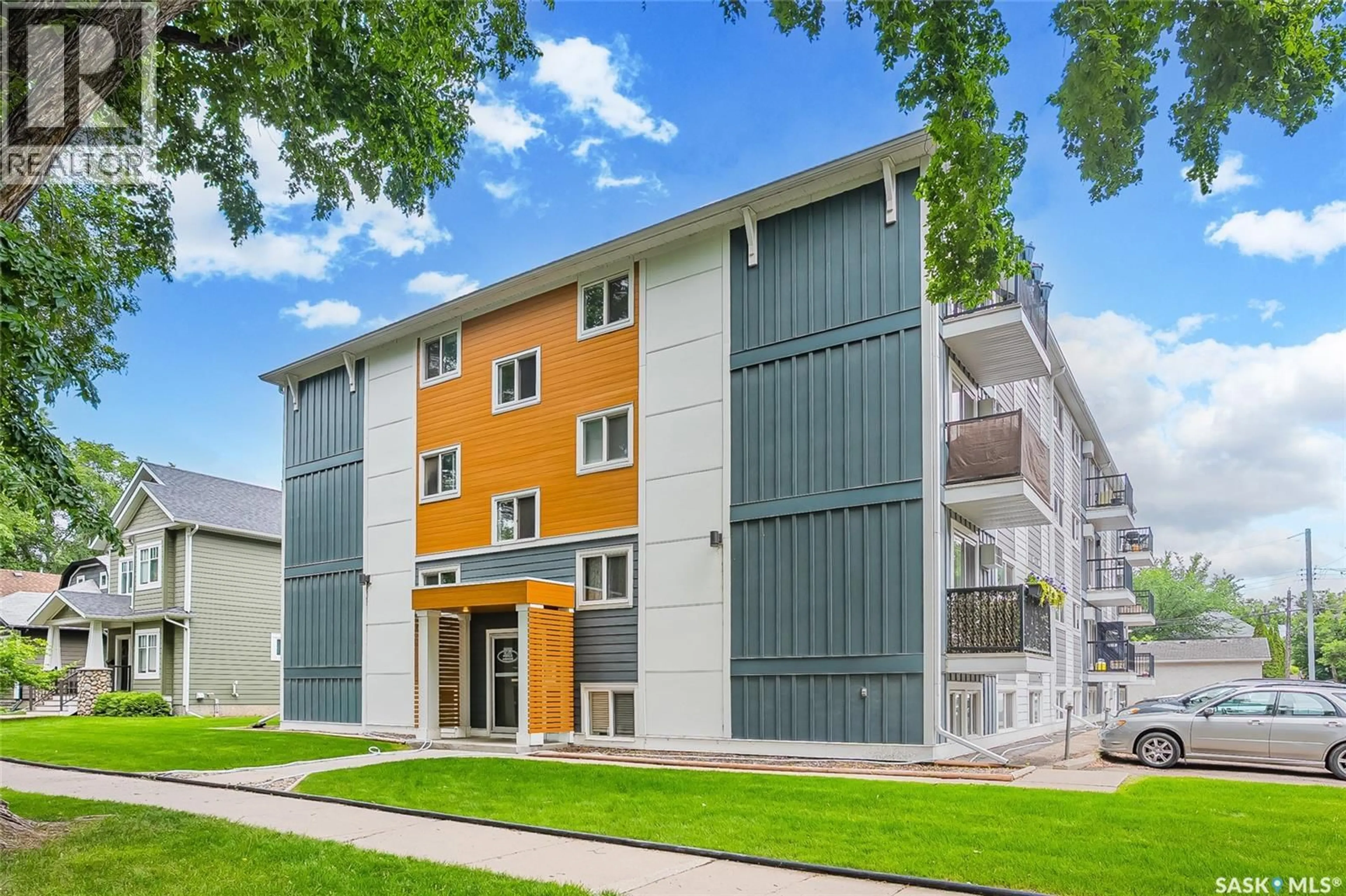 Home with vinyl exterior material, building for 22 719 10TH STREET E, Saskatoon Saskatchewan S7H0H2