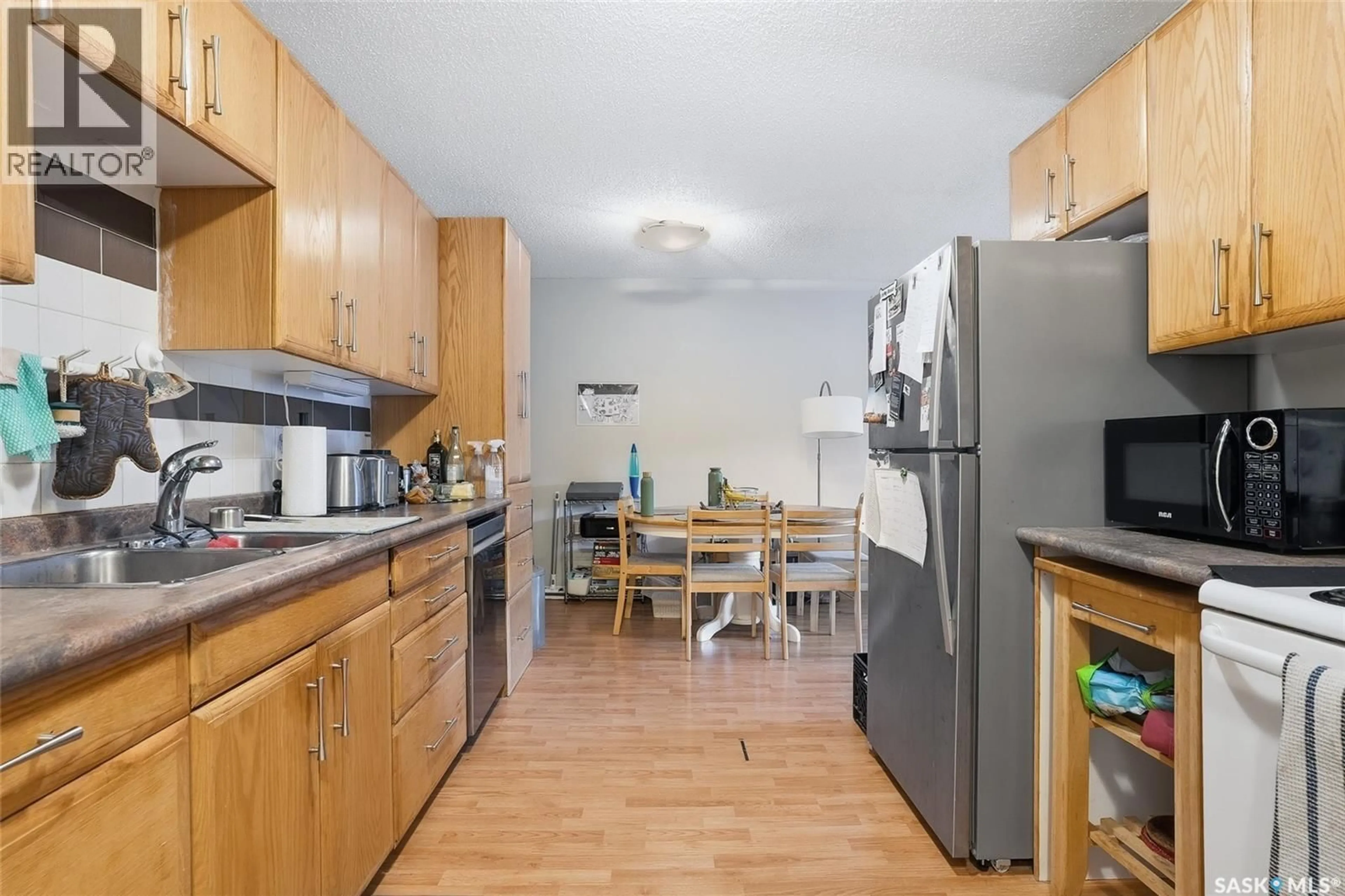 Standard kitchen, wood/laminate floor for 22 719 10TH STREET E, Saskatoon Saskatchewan S7H0H2