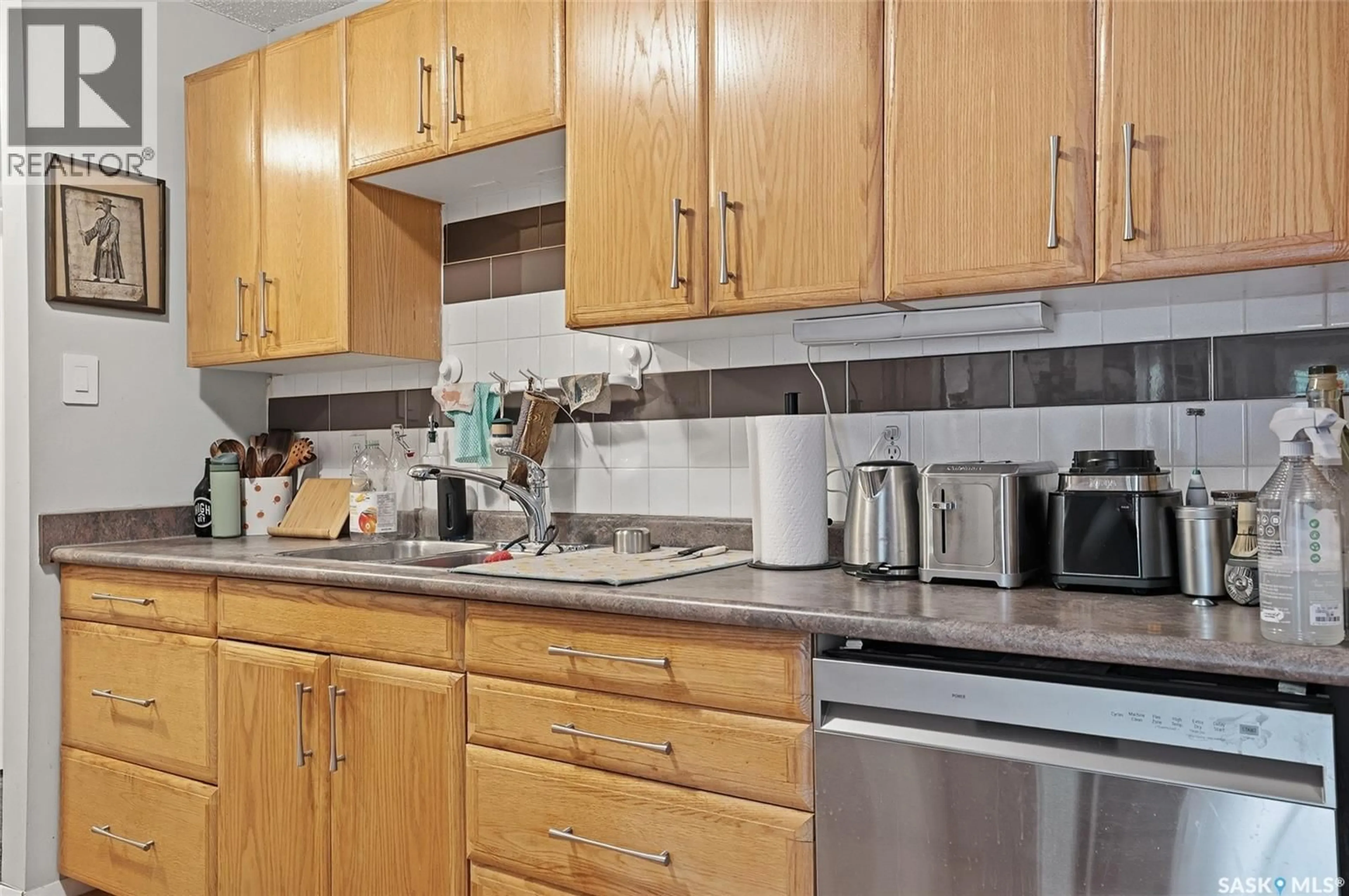 Standard kitchen, unknown for 22 719 10TH STREET E, Saskatoon Saskatchewan S7H0H2