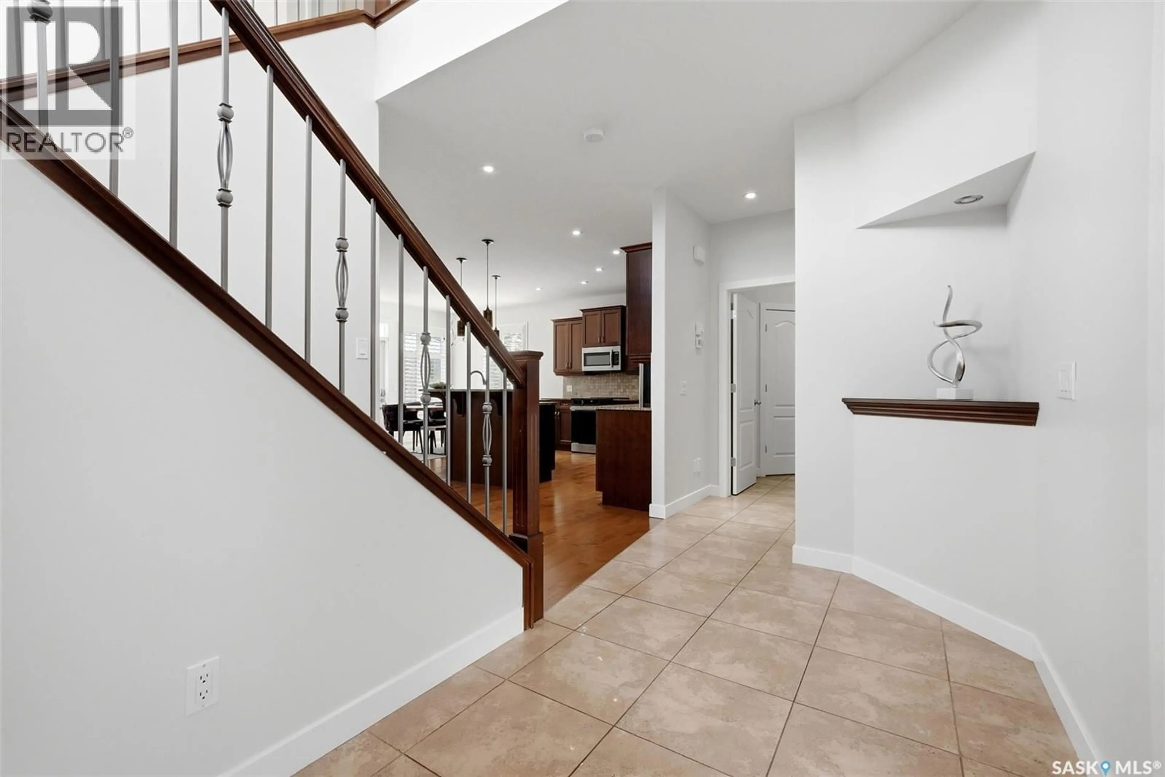 Unknown for 8025 WASCANA GARDENS CRESCENT, Regina Saskatchewan S4V1G8