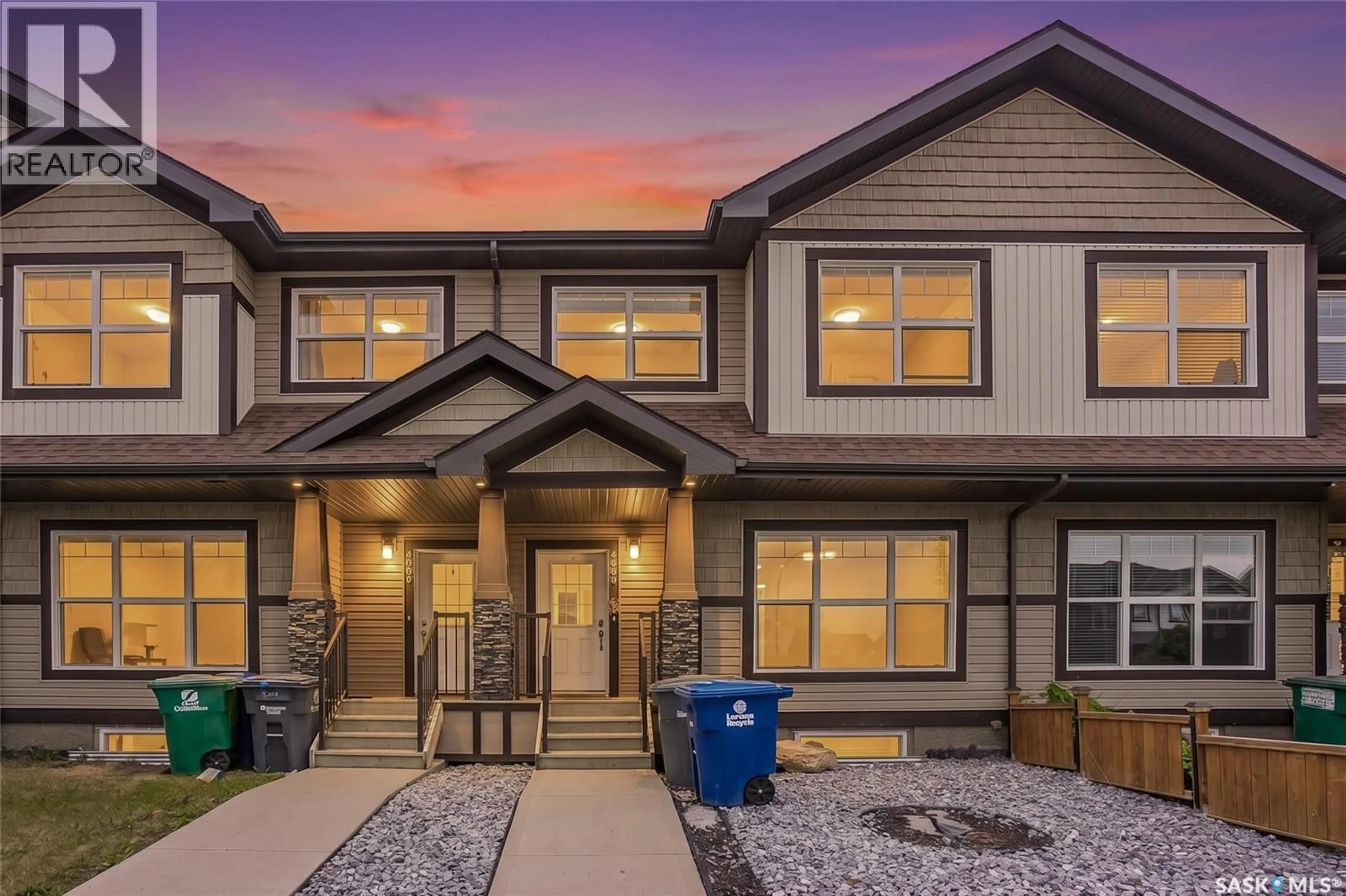 Home with vinyl exterior material, unknown for 4009 CENTENNIAL DRIVE, Saskatoon Saskatchewan S7L6R7
