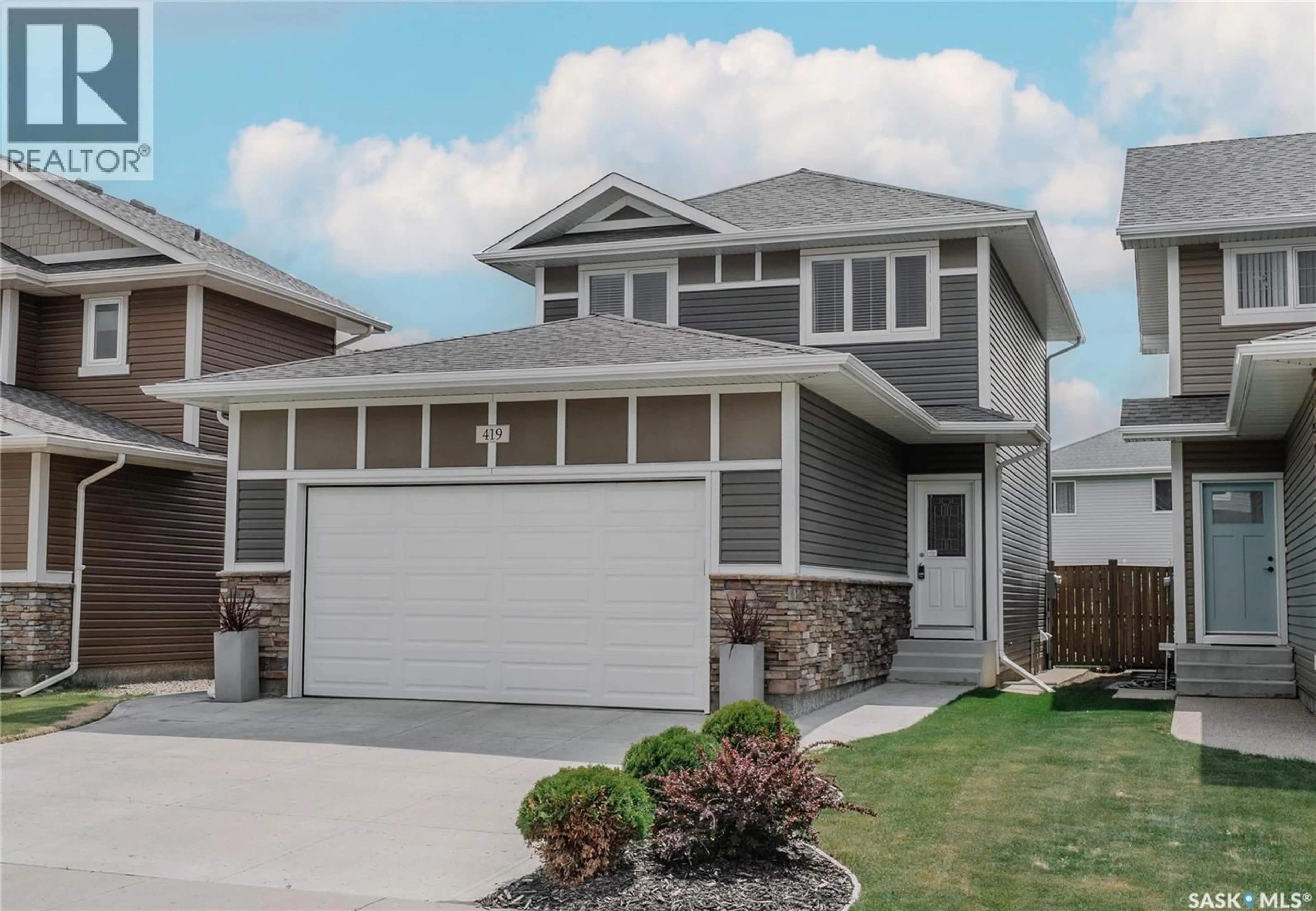 Home with vinyl exterior material, street for 419 VELTKAMP CRESCENT, Saskatoon Saskatchewan S7T0S2