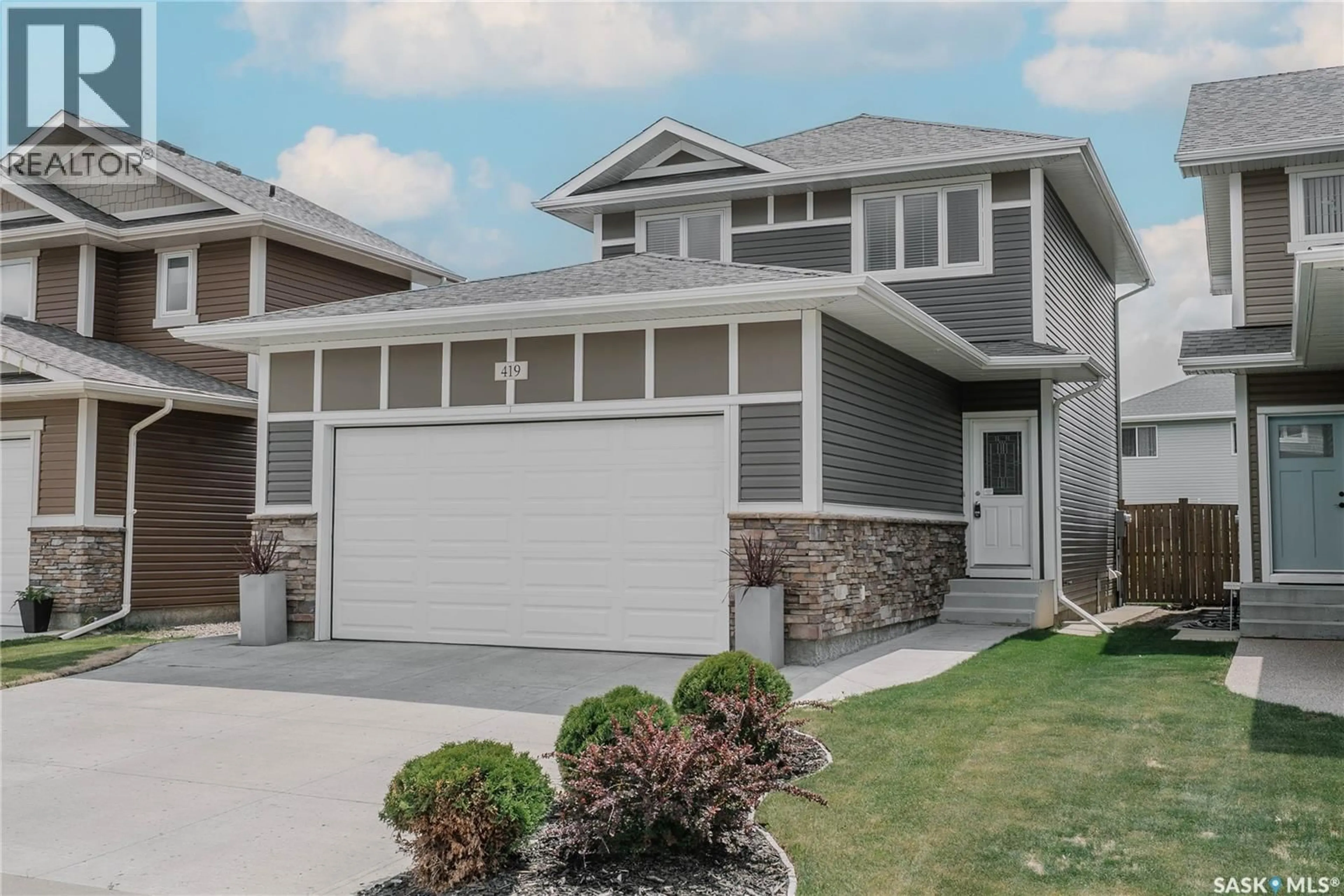 Home with vinyl exterior material, street for 419 VELTKAMP CRESCENT, Saskatoon Saskatchewan S7T0S2