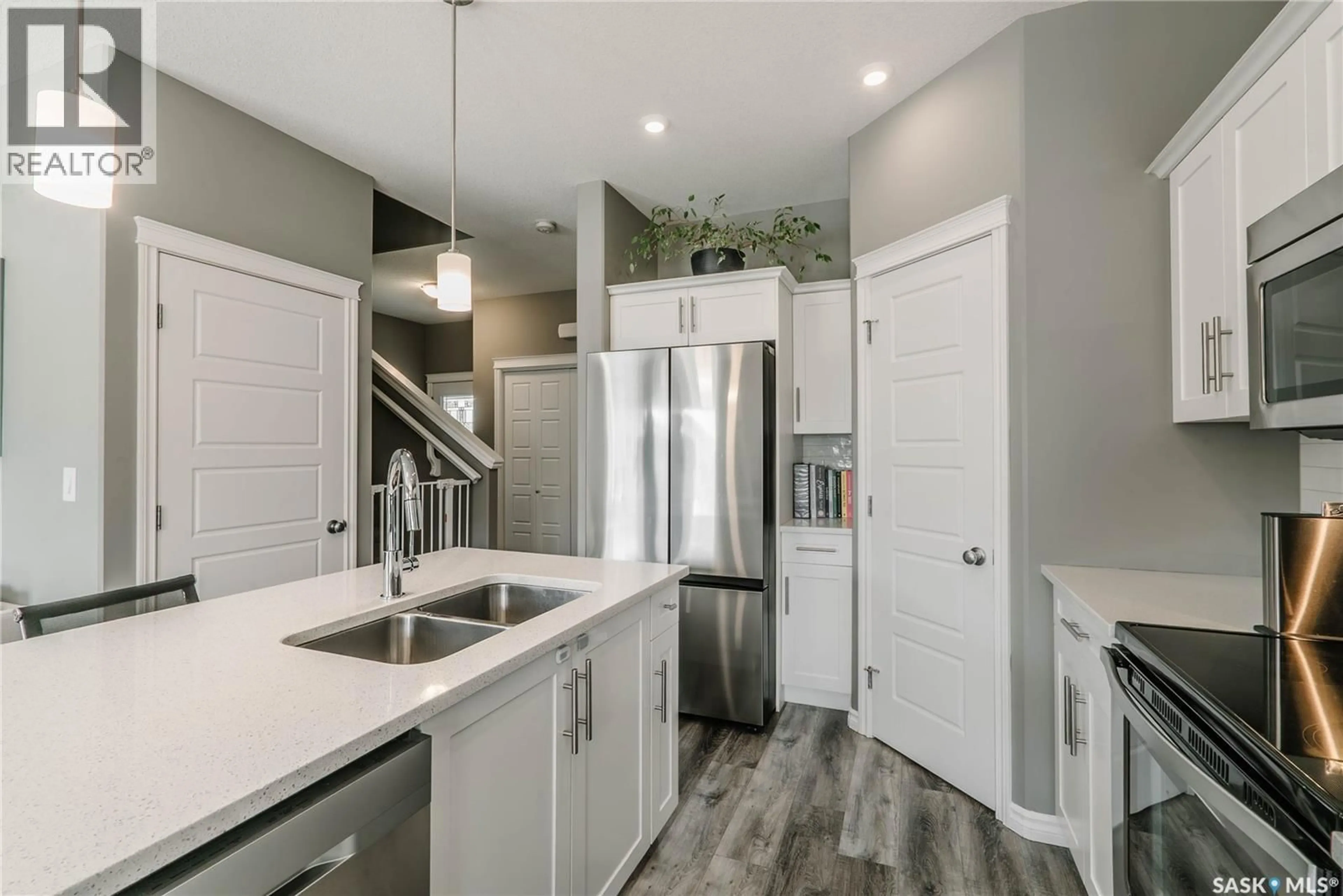 Open concept kitchen, unknown for 419 VELTKAMP CRESCENT, Saskatoon Saskatchewan S7T0S2