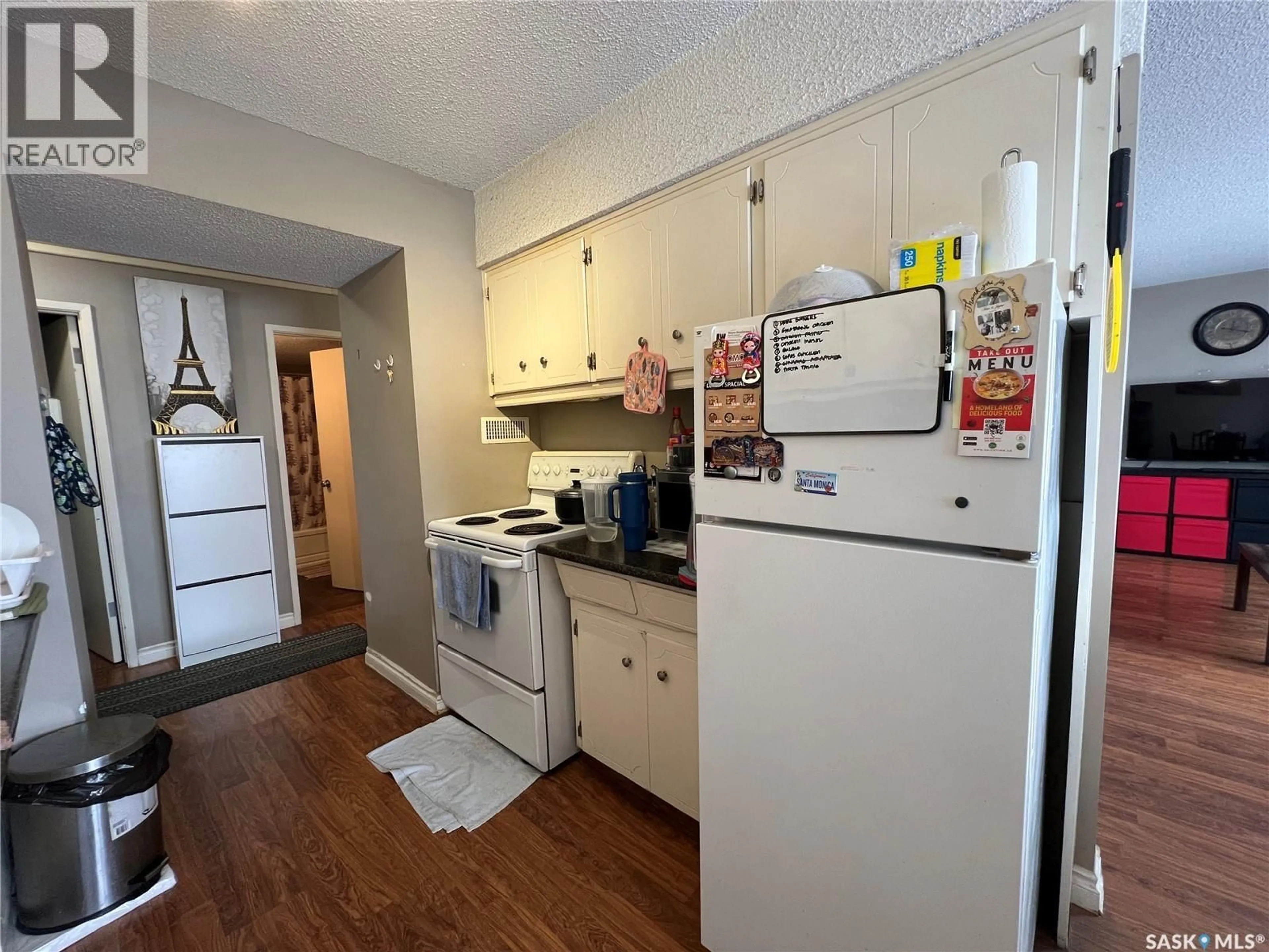 Standard kitchen, unknown for 104th - 25 106 STREET, Saskatoon Saskatchewan S7N1M8