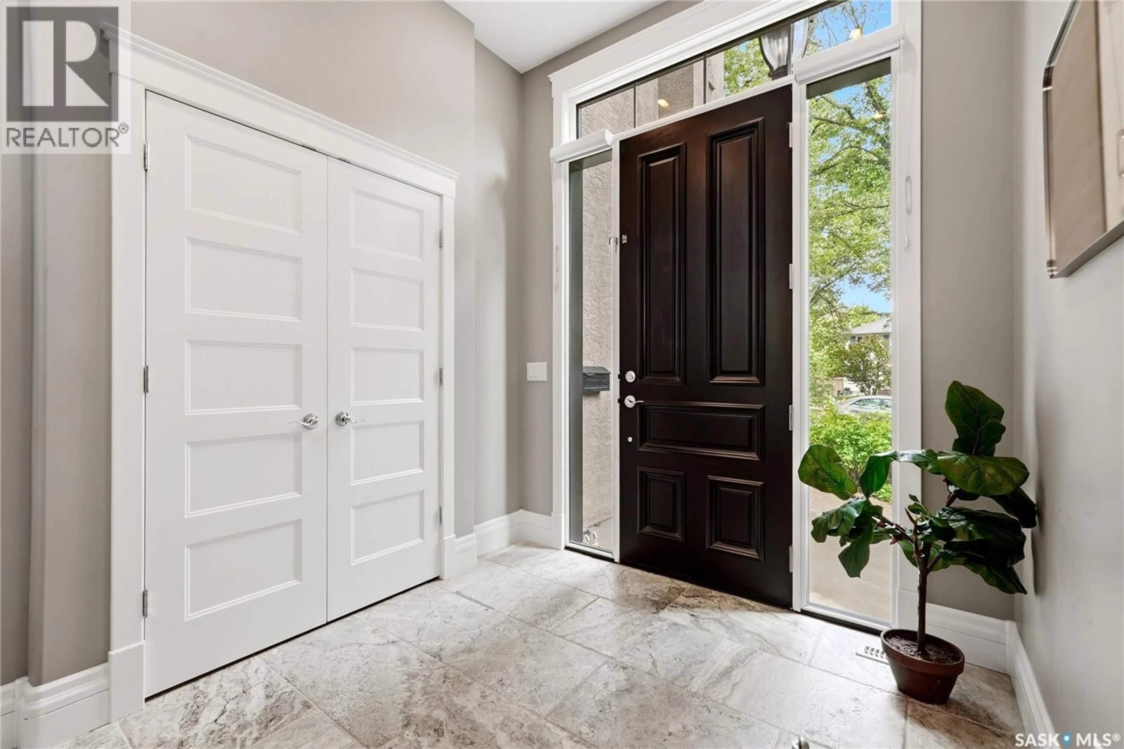 Indoor entryway for 3202 HILL AVENUE, Regina Saskatchewan S4S0W6