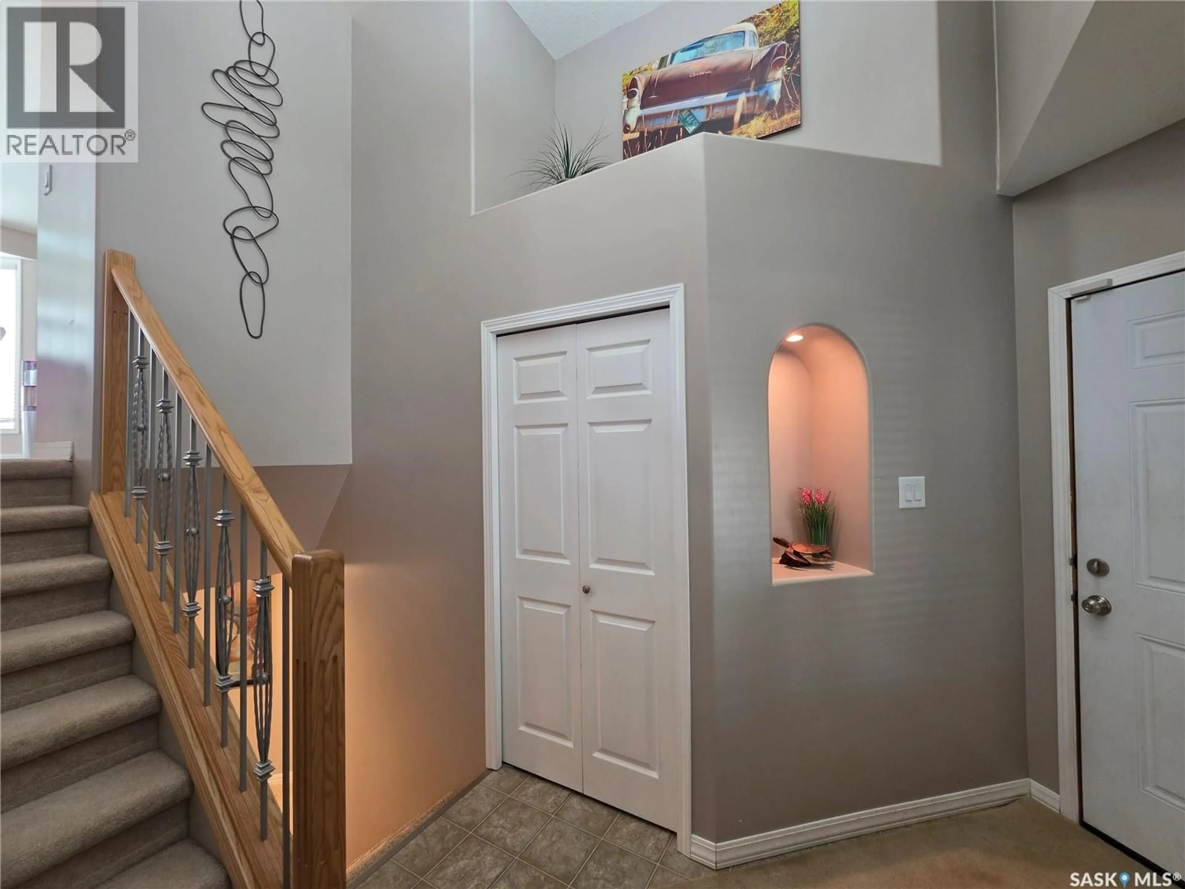 Indoor entryway for 111 2ND STREET, Meadow Lake Saskatchewan S9X1G4