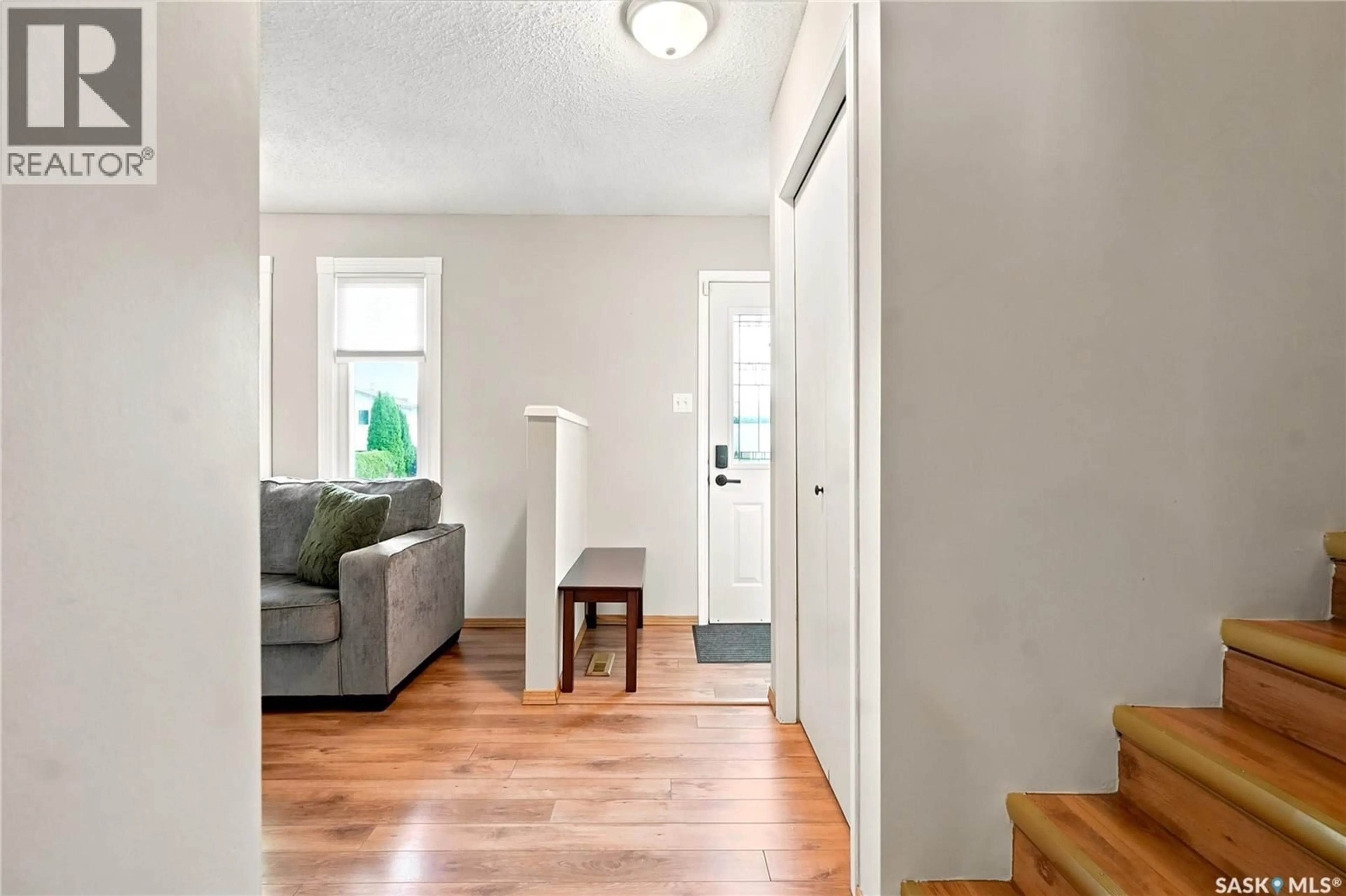 Indoor entryway for 430 MANNING LANE, Saskatoon Saskatchewan S7L6J8