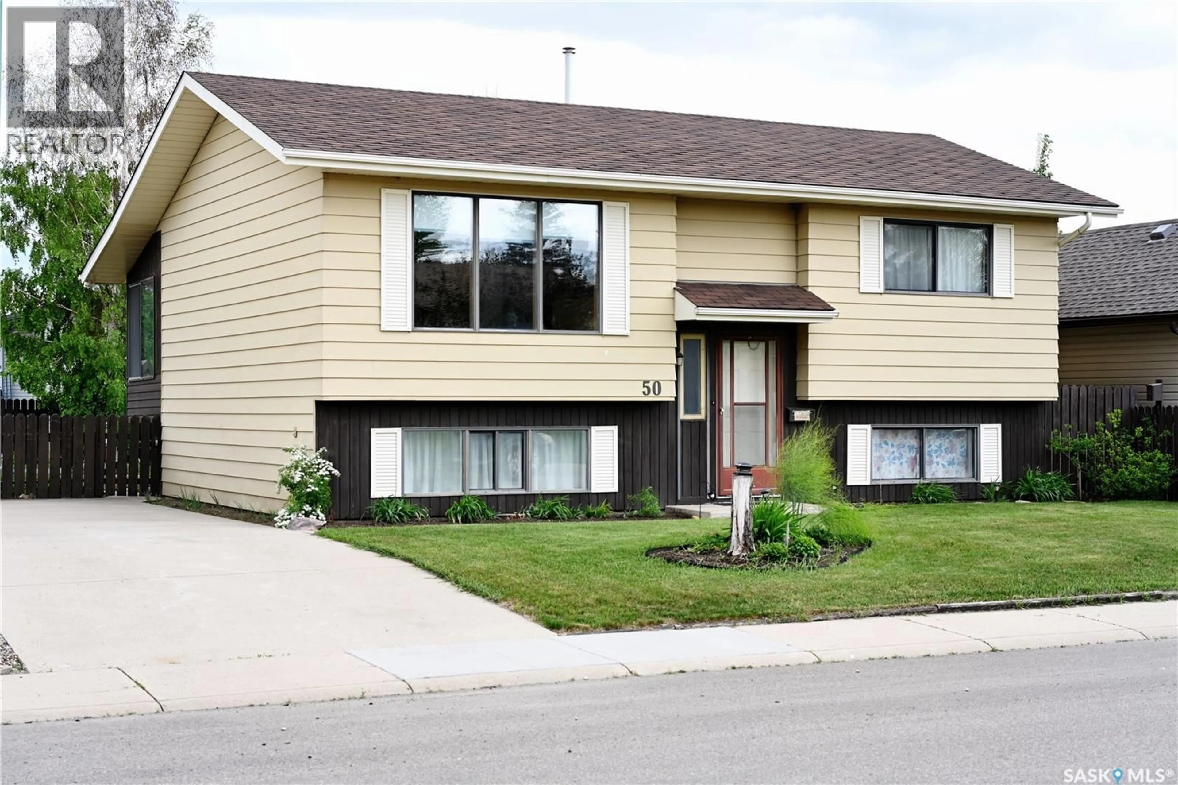 Home with vinyl exterior material, street for 50 ROBINSON CRESCENT, Saskatoon Saskatchewan S7L6N9