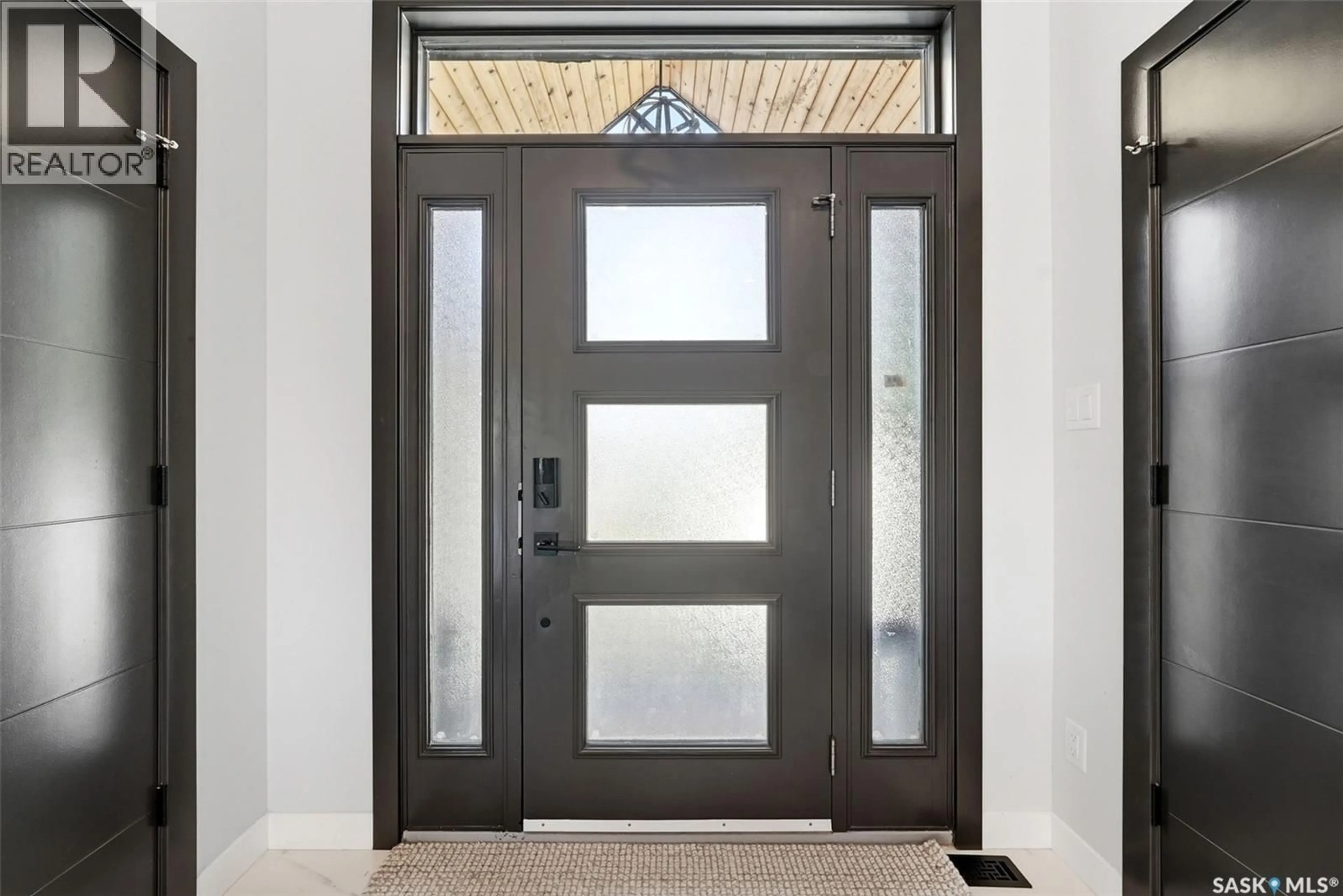 Indoor entryway for 8 YALE PLACE, White City Saskatchewan S4L0C7