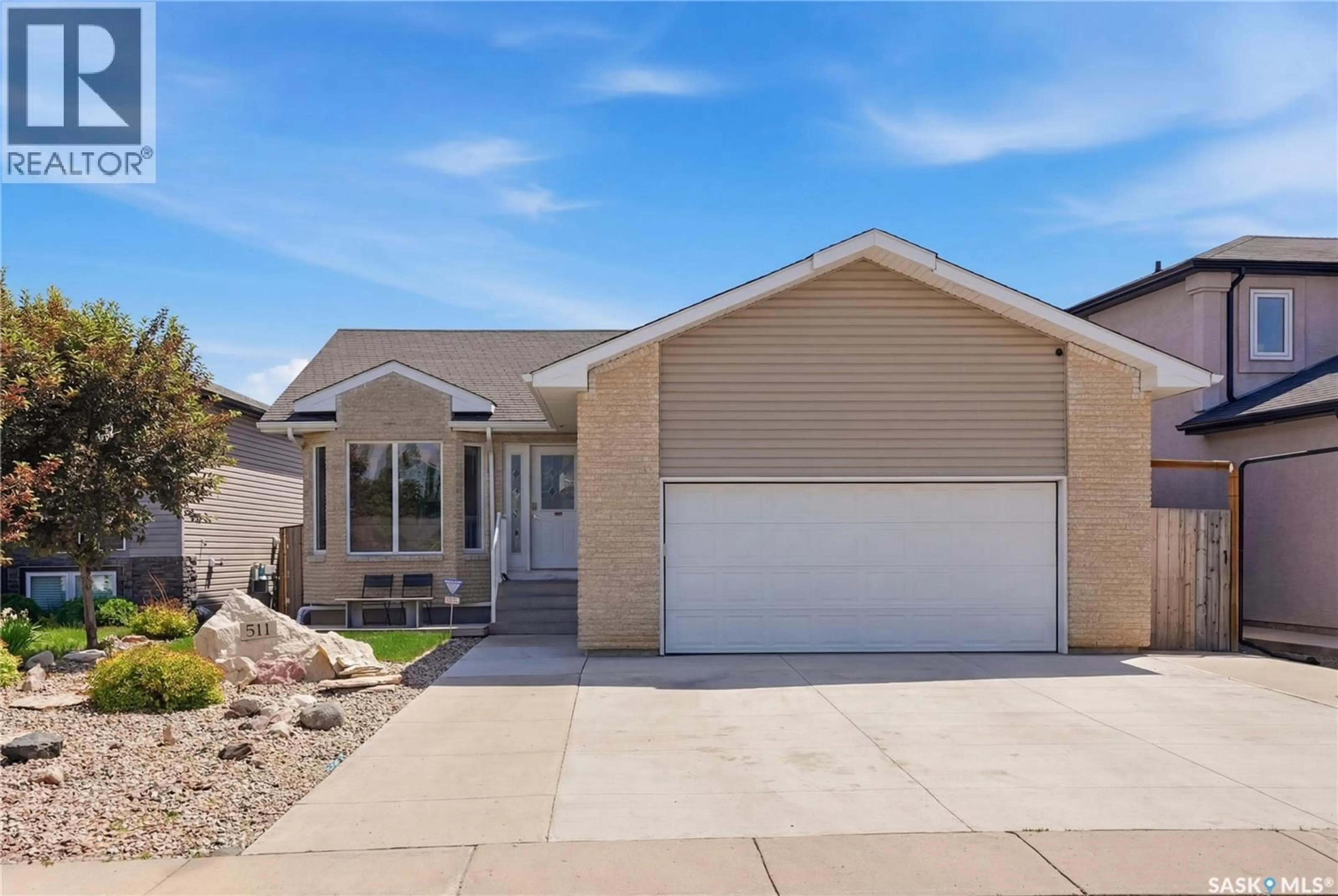 Home with vinyl exterior material, street for 511 HAMPTON BOULEVARD, Saskatoon Saskatchewan S7R0B4