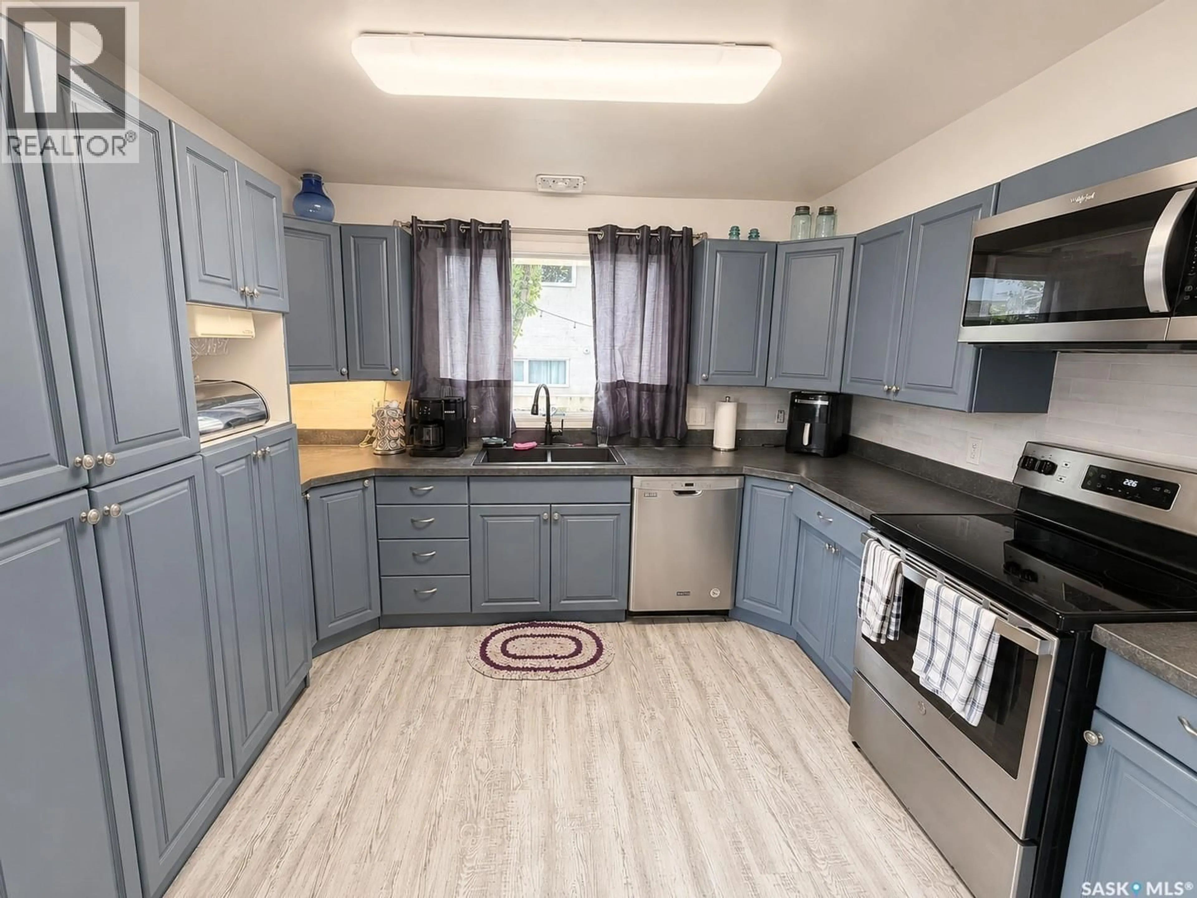 Standard kitchen, unknown for 1174 CONRAD AVENUE, Gull Lake Saskatchewan S0N1A0