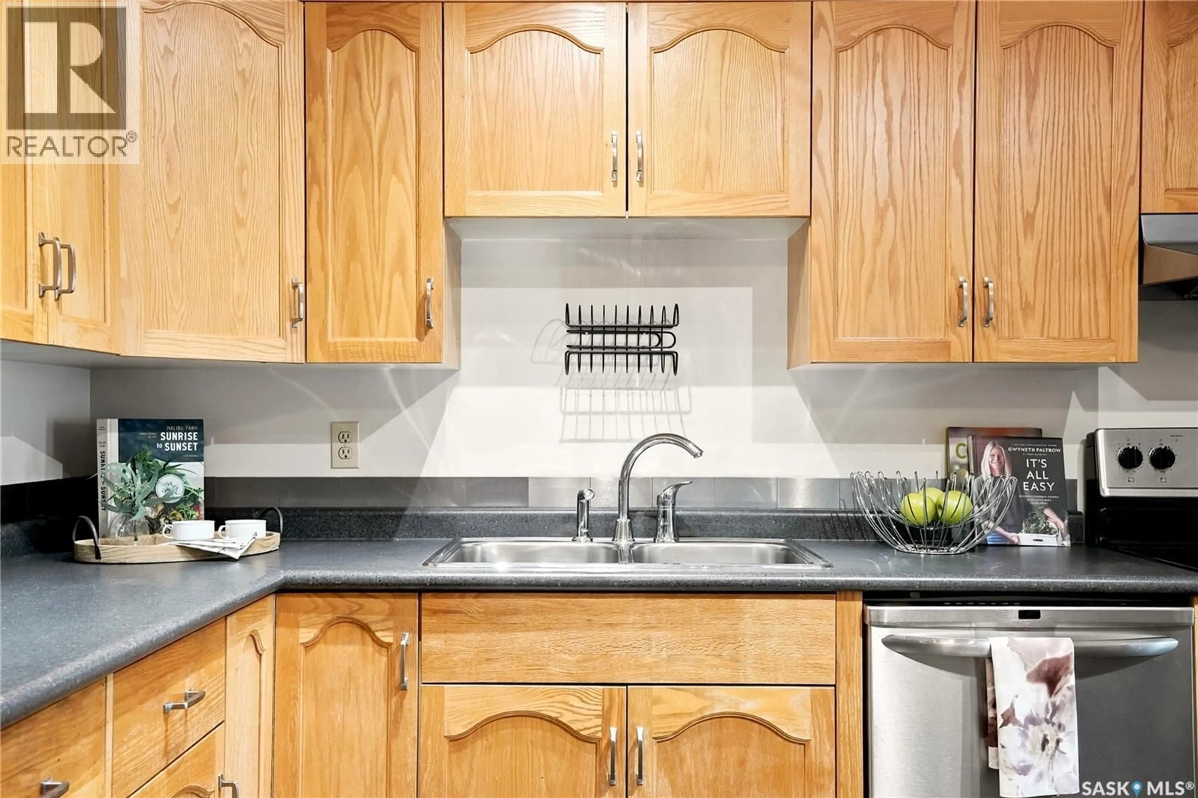 Standard kitchen, unknown for 203 - 910 9TH STREET, Saskatoon Saskatchewan S7H0N1