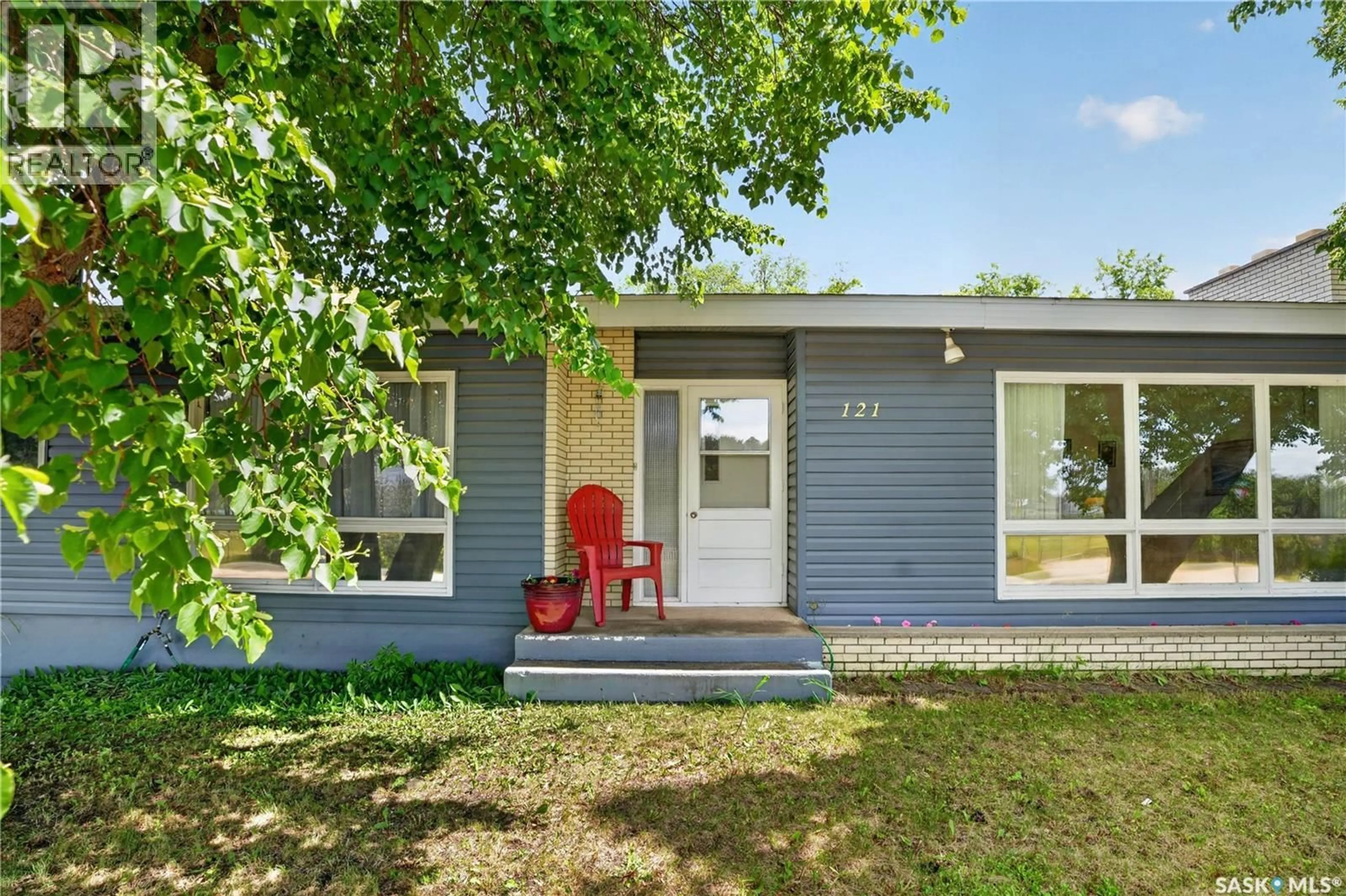 Home with vinyl exterior material, street for 121 4TH STREET, Nipawin Saskatchewan S0E1E0