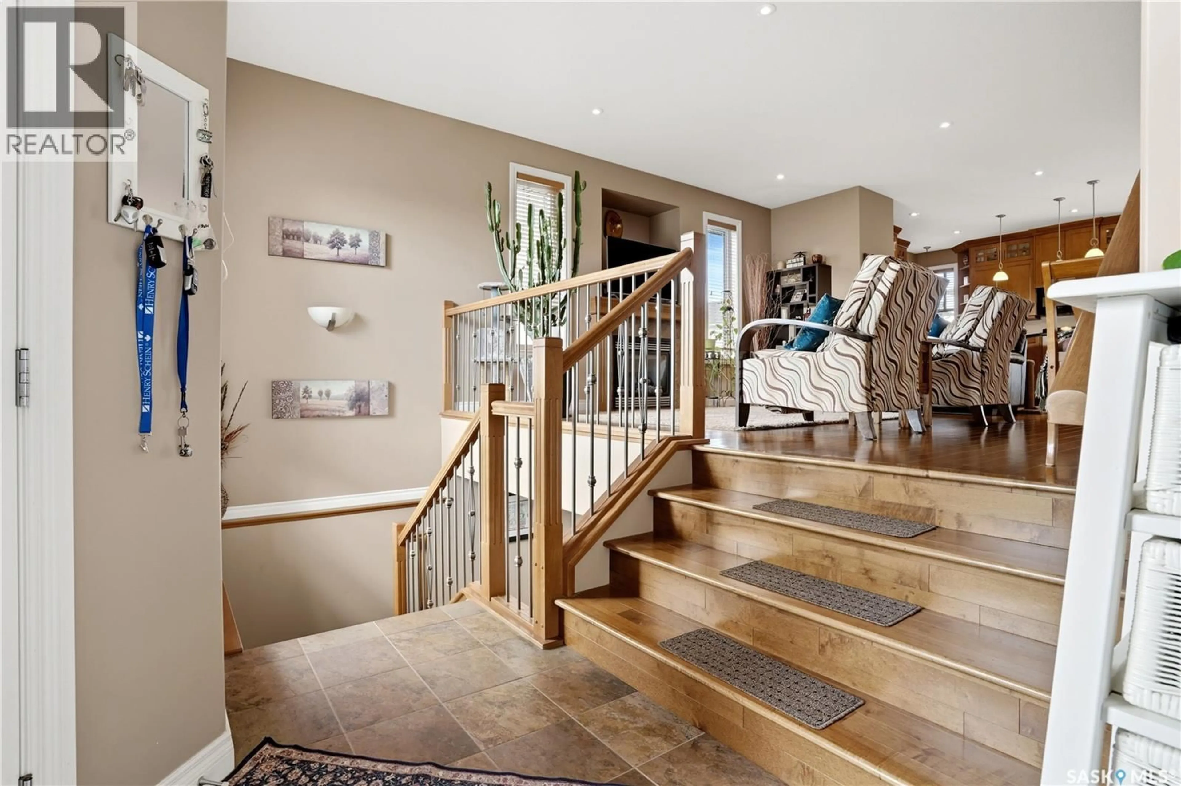 Indoor foyer for 2587 LINNER WAY, Regina Saskatchewan S4V1E7