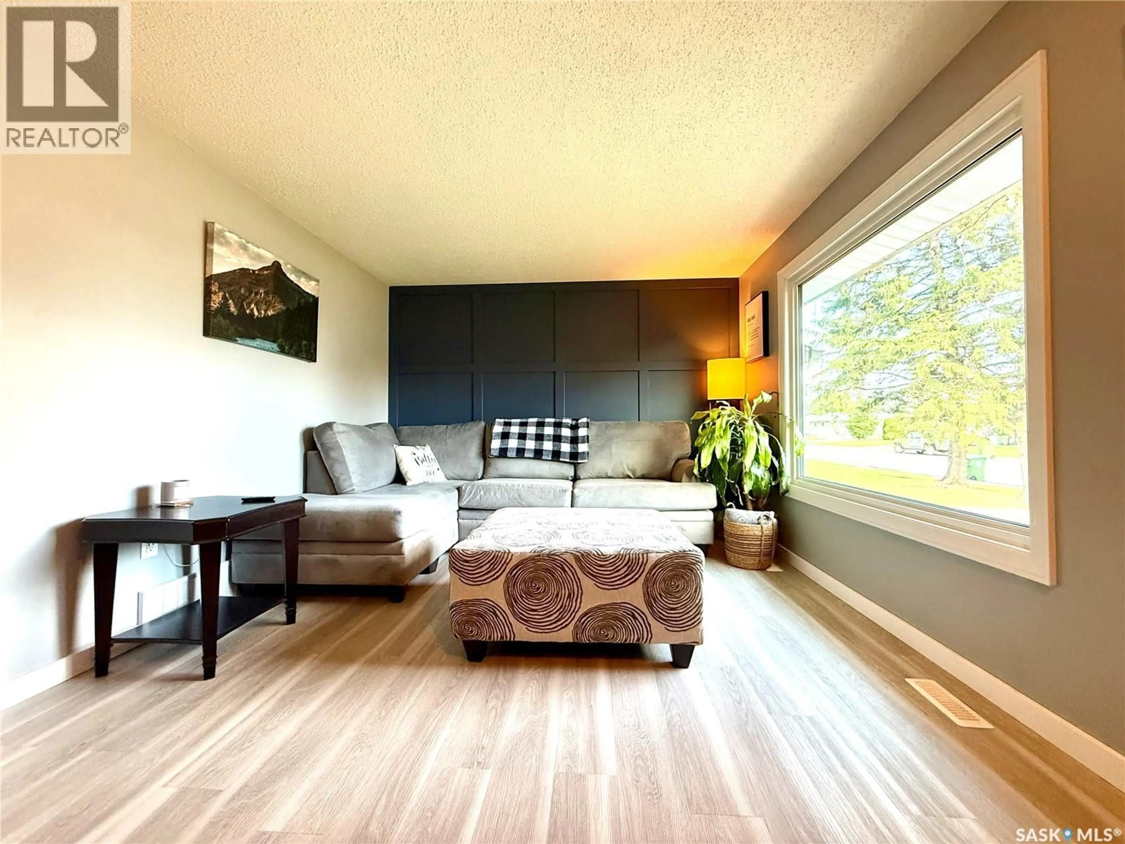 Living room with furniture, wood/laminate floor for 92 REDWOOD DRIVE, Yorkton Saskatchewan S3N2X7