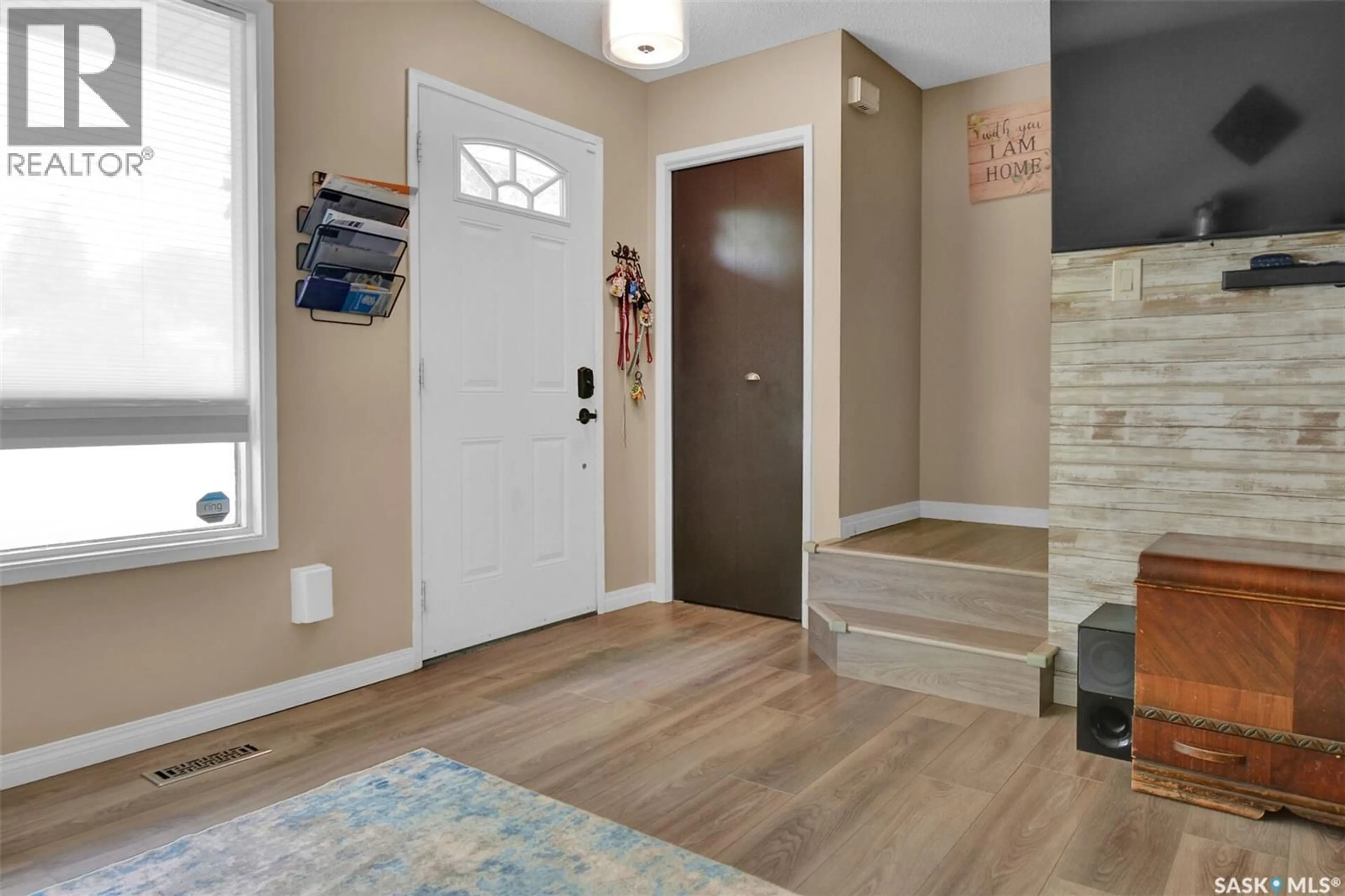 Indoor entryway for 409 LENORE DRIVE, Saskatoon Saskatchewan S7K5G6