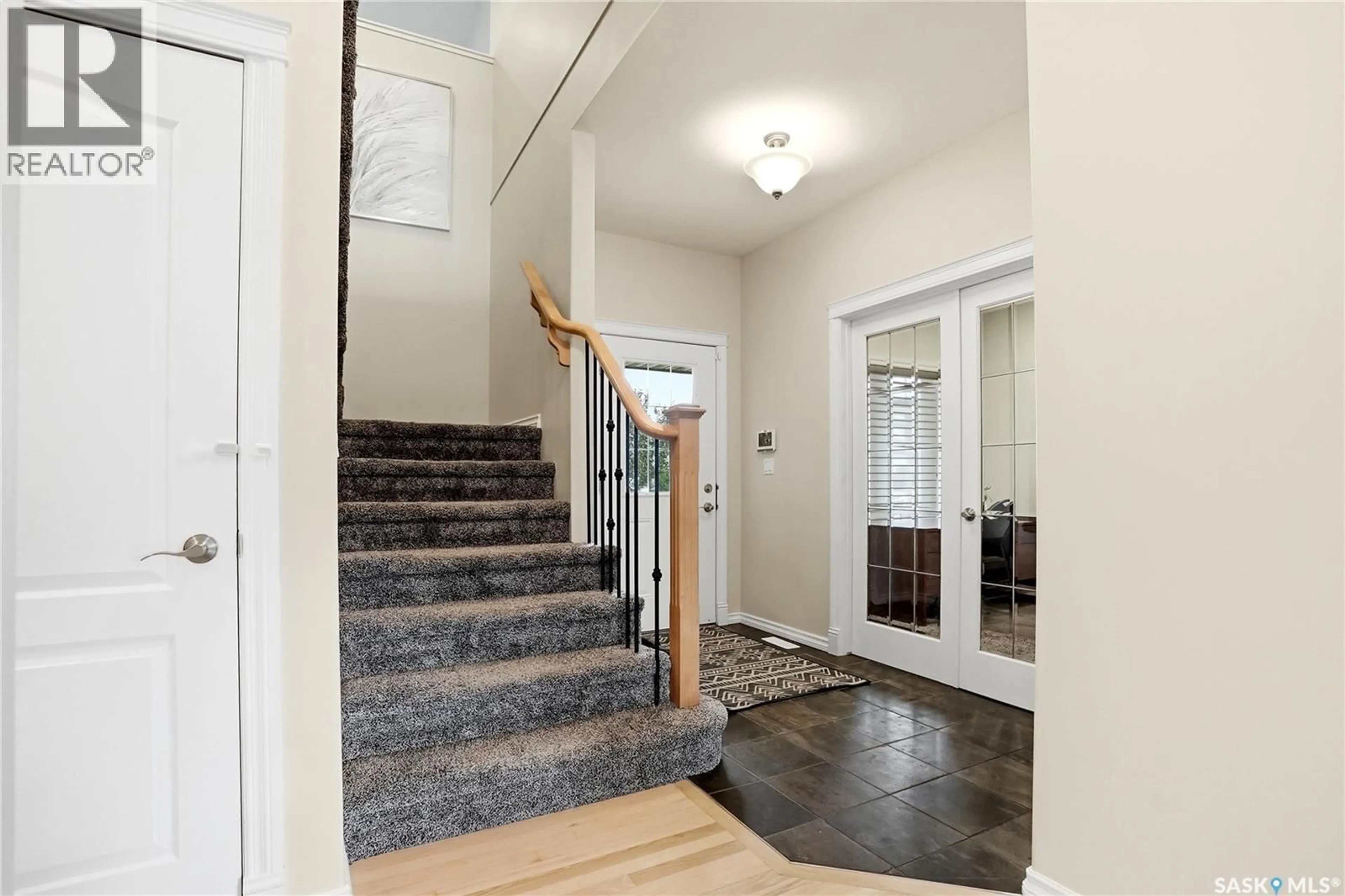 Indoor foyer for 703 BELLMONT COURT, Saskatoon Saskatchewan S7V1K7