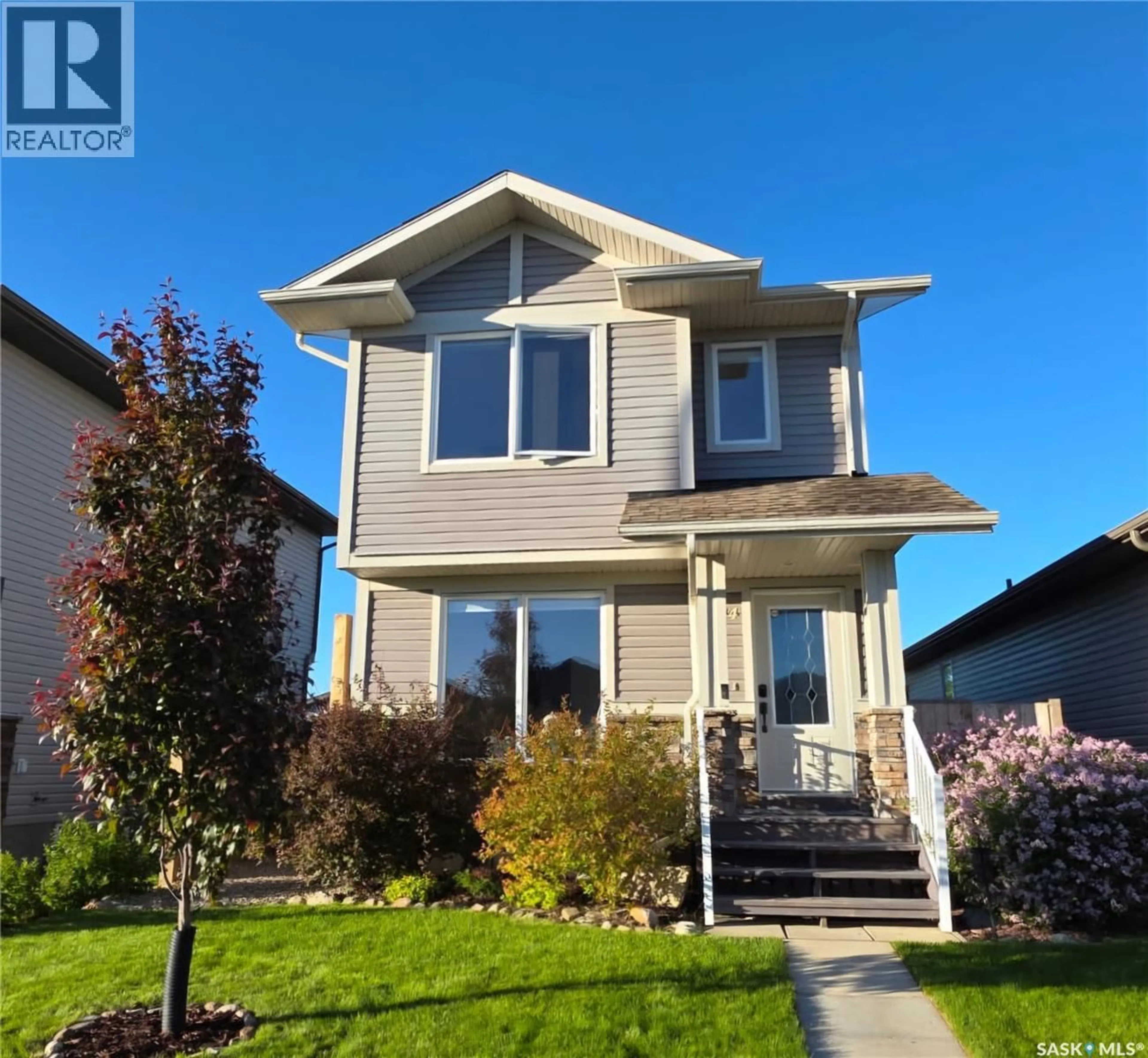 Home with vinyl exterior material, street for 944 GLENVIEW COVE, Martensville Saskatchewan S0K0A2