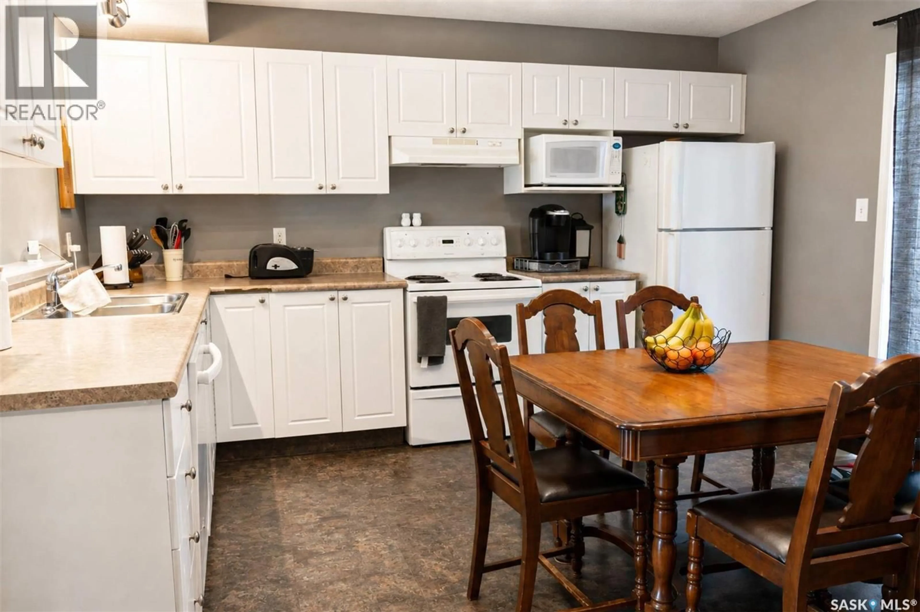 Standard kitchen, unknown for 1430 10TH AVENUE, Regina Saskatchewan S4N7P6