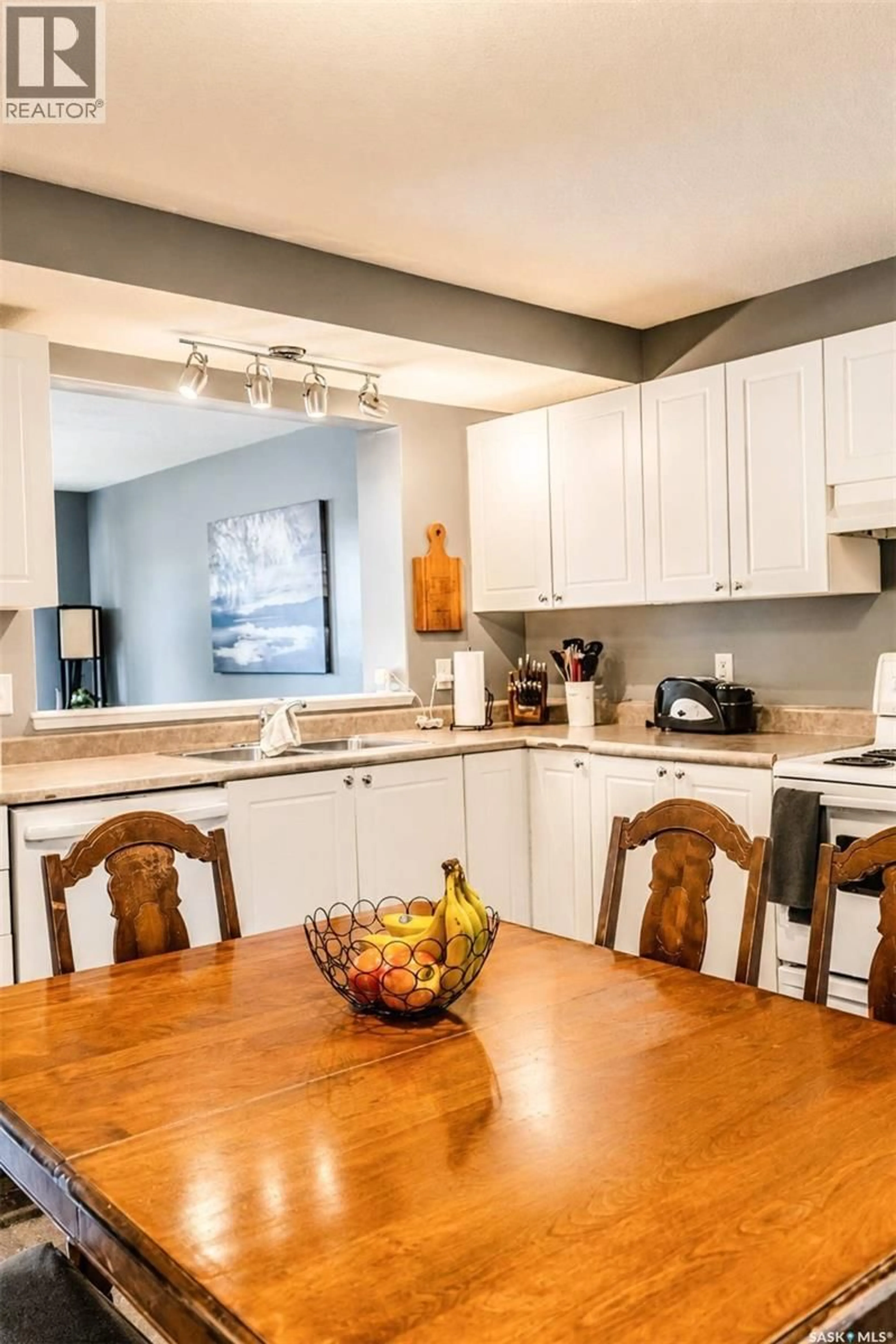 Open concept kitchen, unknown for 1430 10TH AVENUE, Regina Saskatchewan S4N7P6