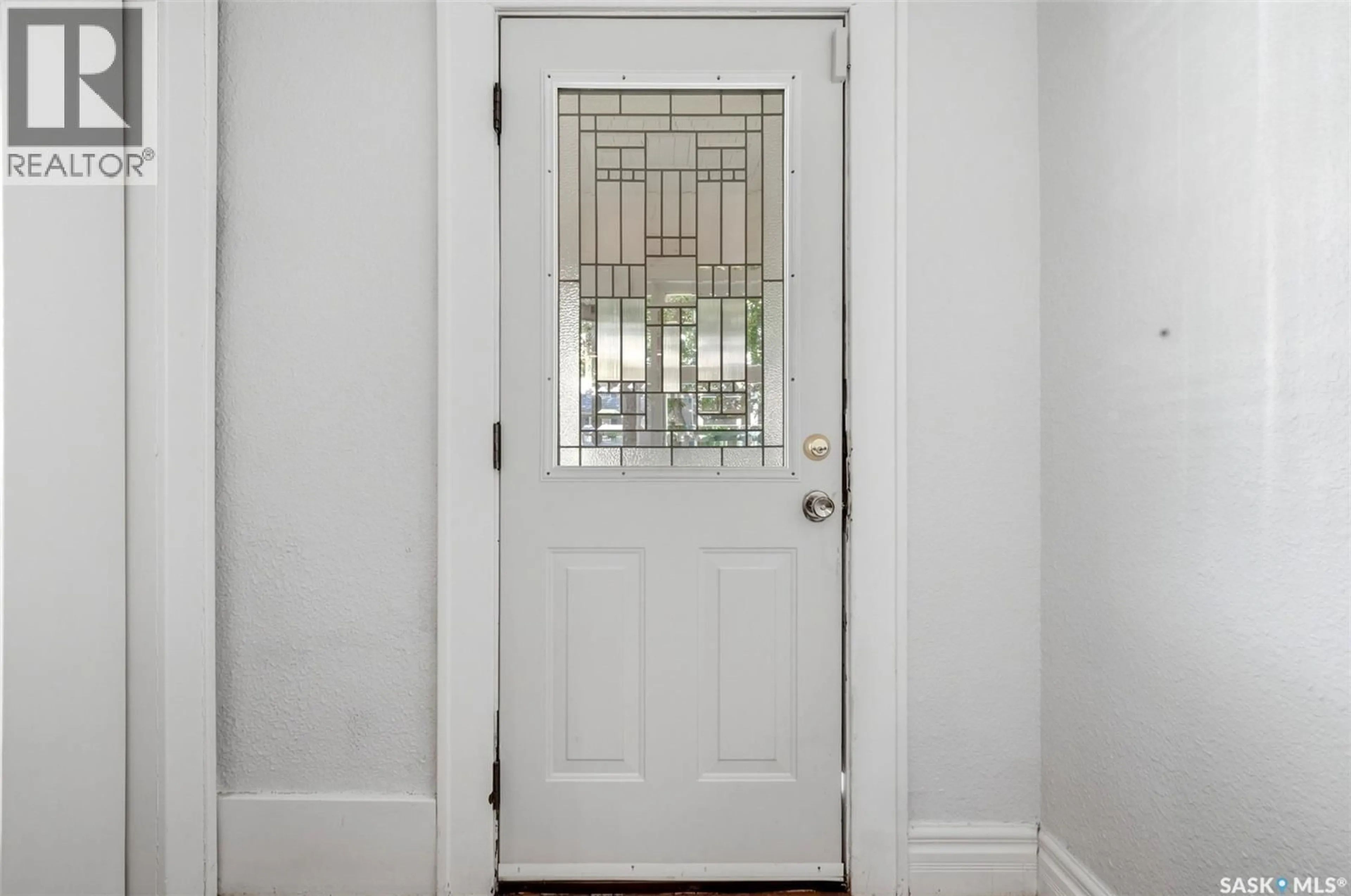 Indoor entryway for 2917 ROBINSON STREET, Regina Saskatchewan S4S1V2