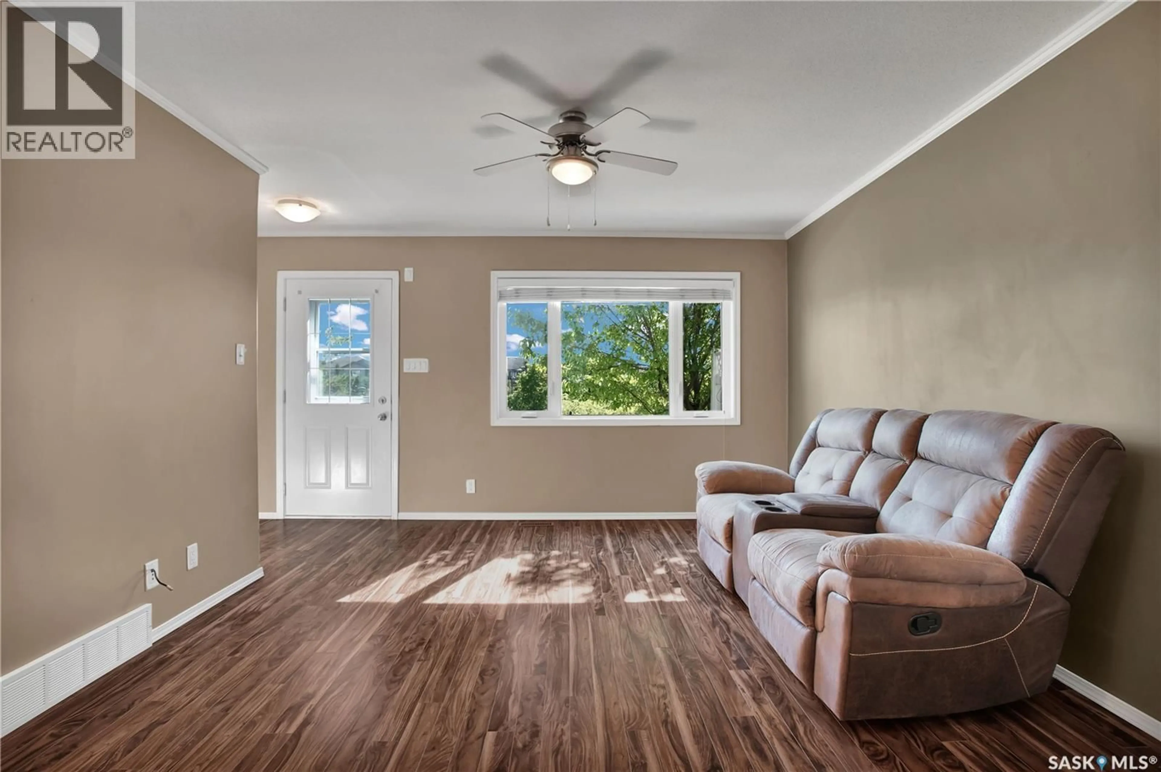 Living room with furniture, unknown for 307 - 1022 HAMPTON CIRCLE, Saskatoon Saskatchewan S7R0K4