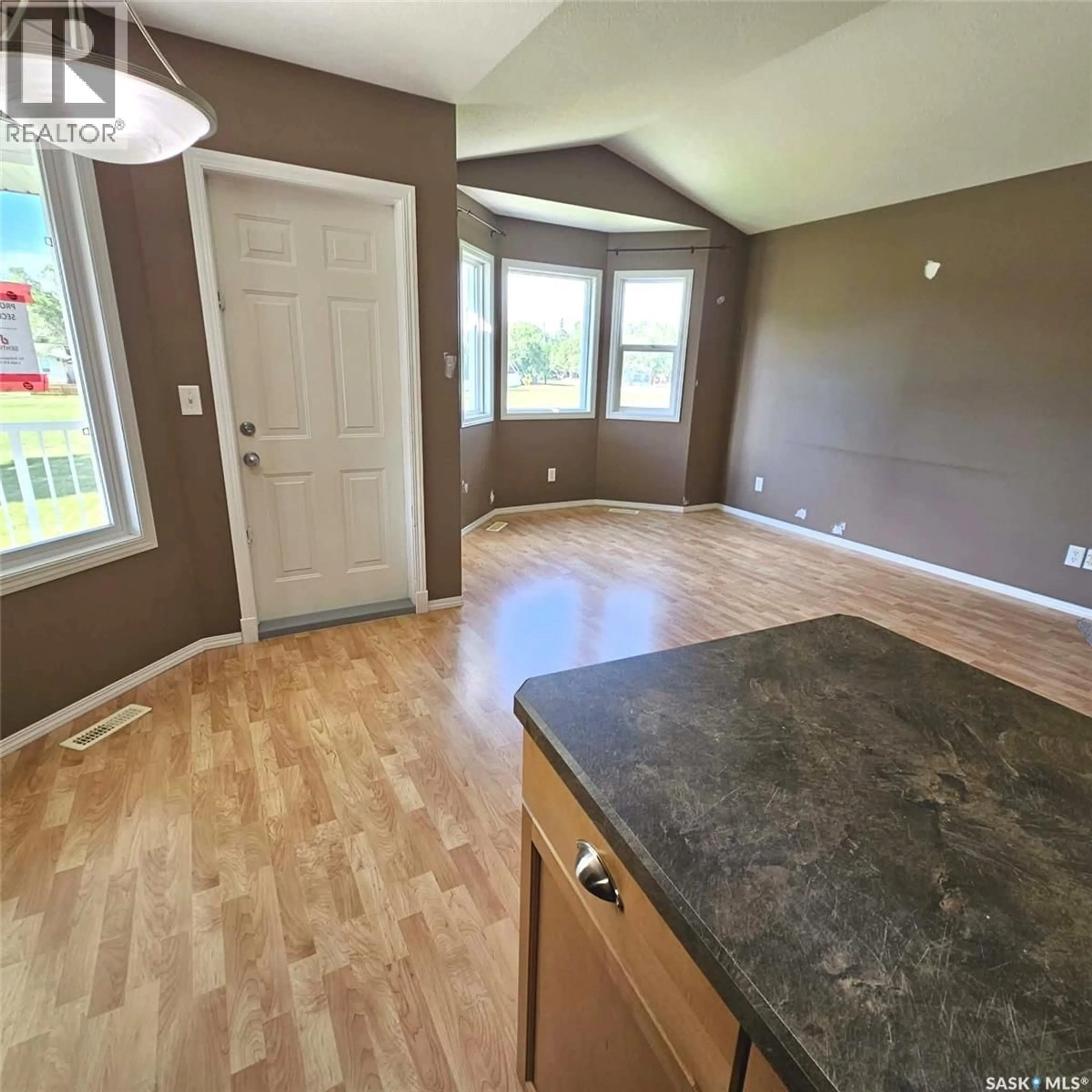 Open concept kitchen, unknown for 1075 BIRCHWOOD PLACE, Regina Saskatchewan S4S7L1