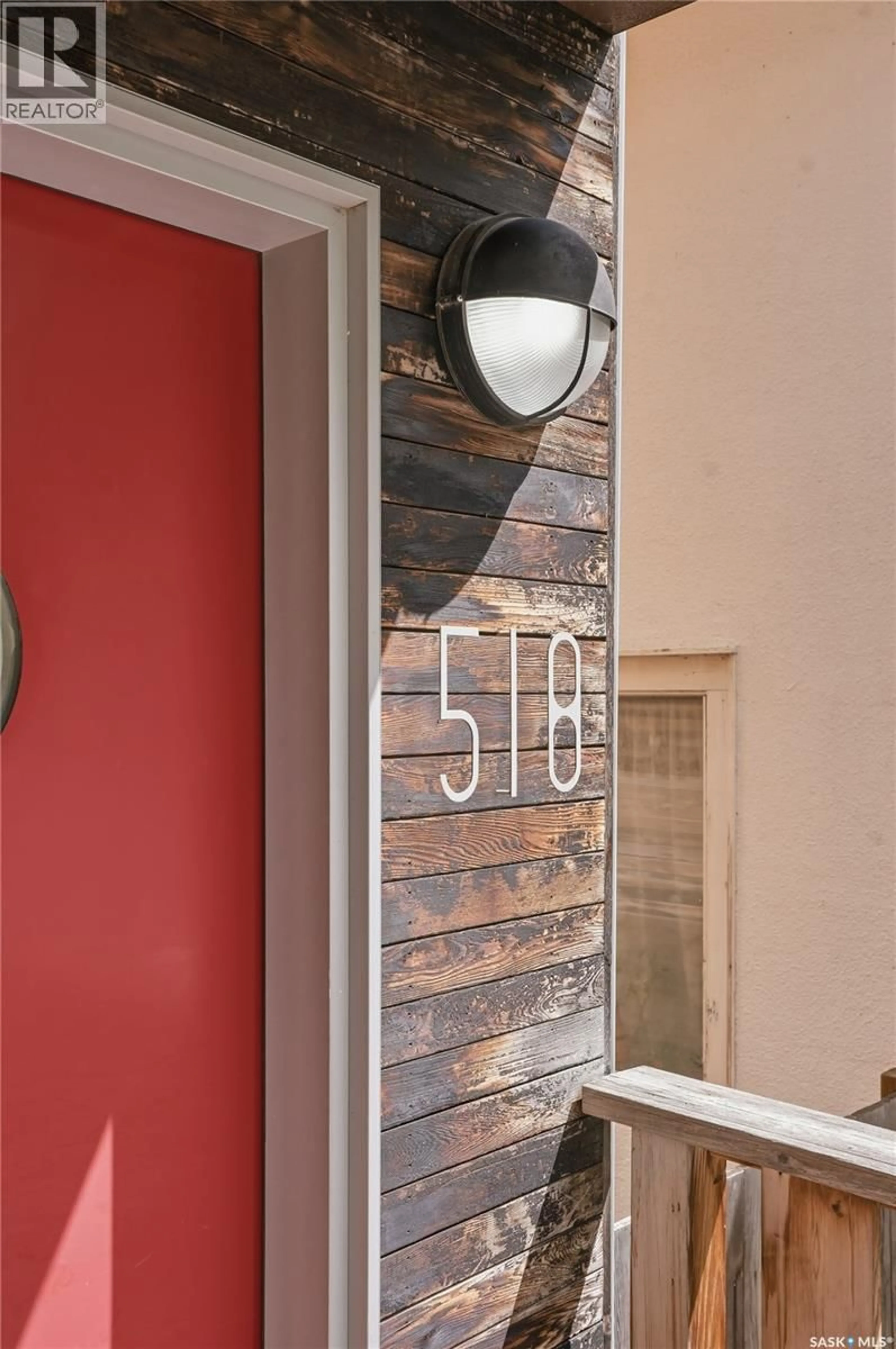 Indoor entryway for 518 G AVENUE, Saskatoon Saskatchewan S7M1V6