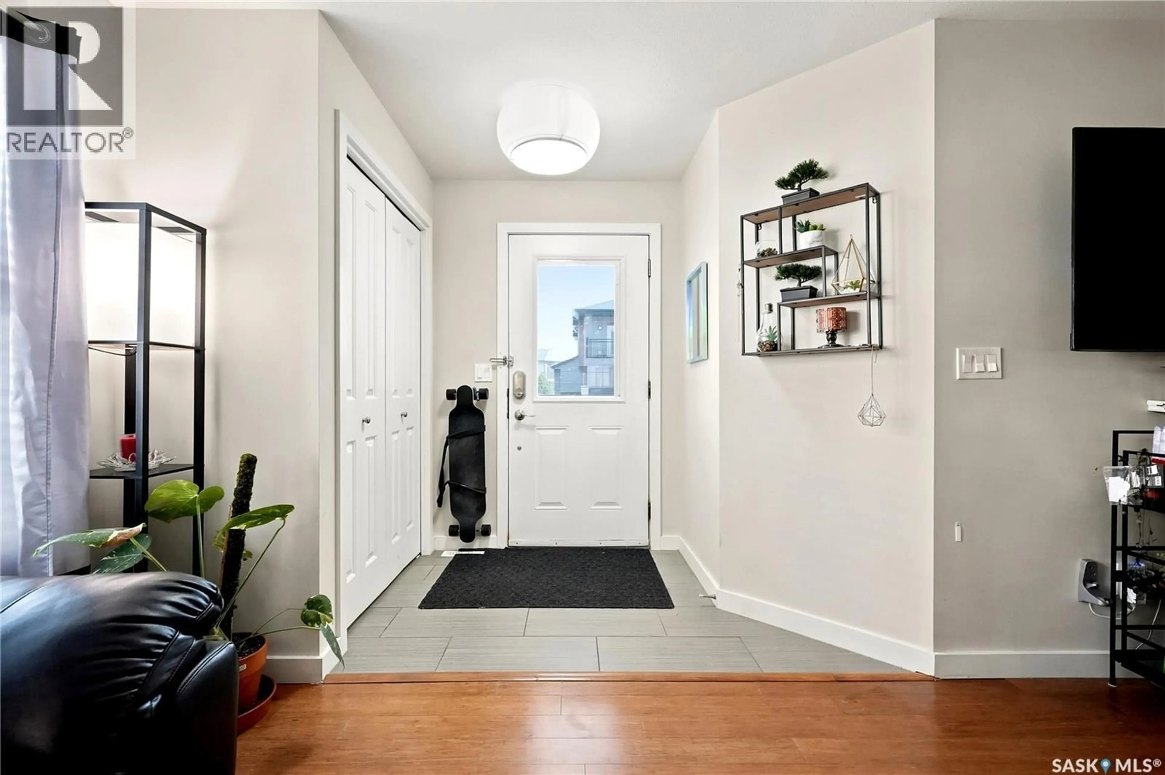 Indoor entryway for 1015 - 909 PATRICK CRESCENT, Saskatoon Saskatchewan S7W0M4