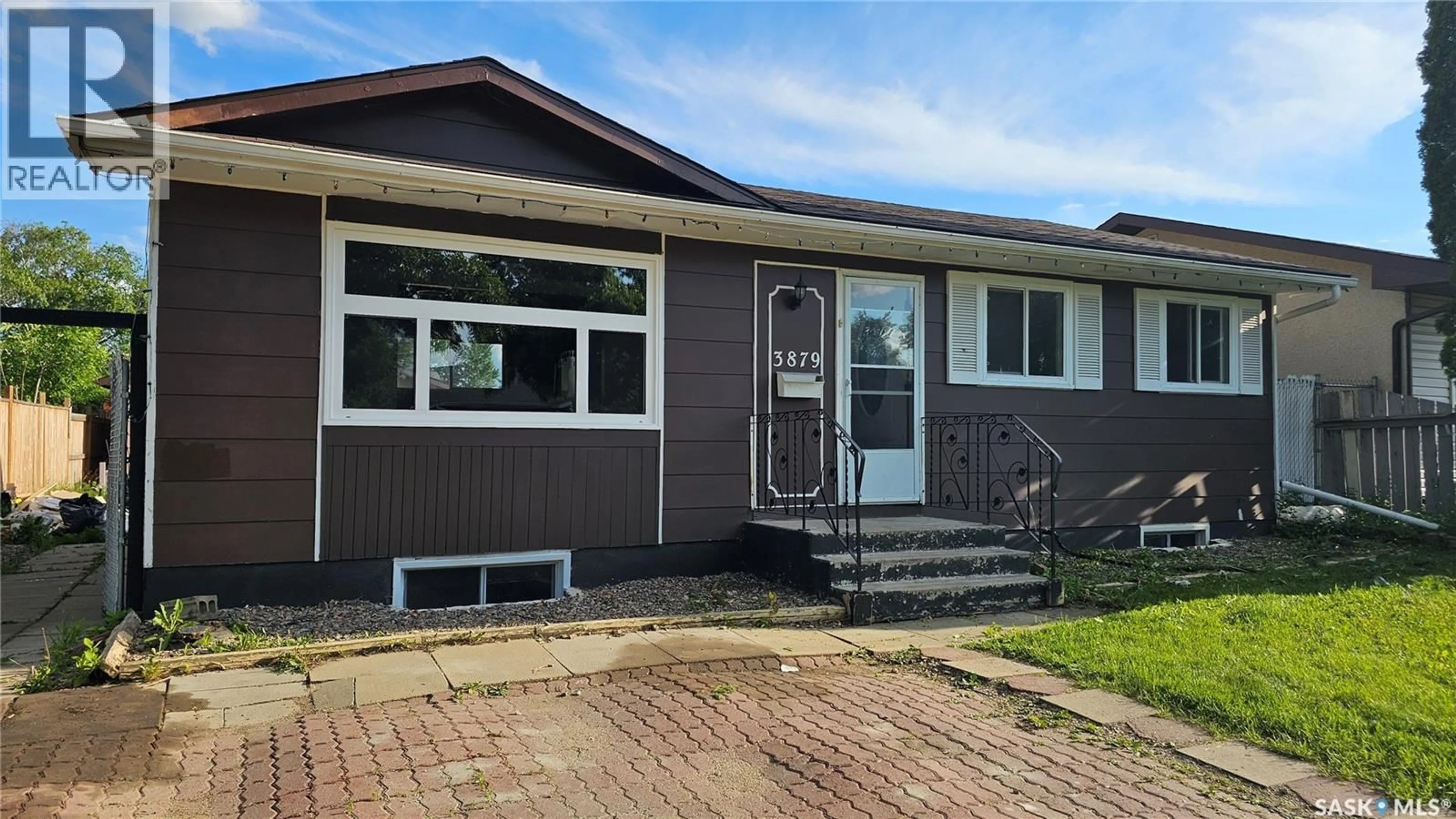 Home with vinyl exterior material, street for 3879 MIYO-WÂHKÔHTOWIN ROAD, Saskatoon Saskatchewan S7L5T1