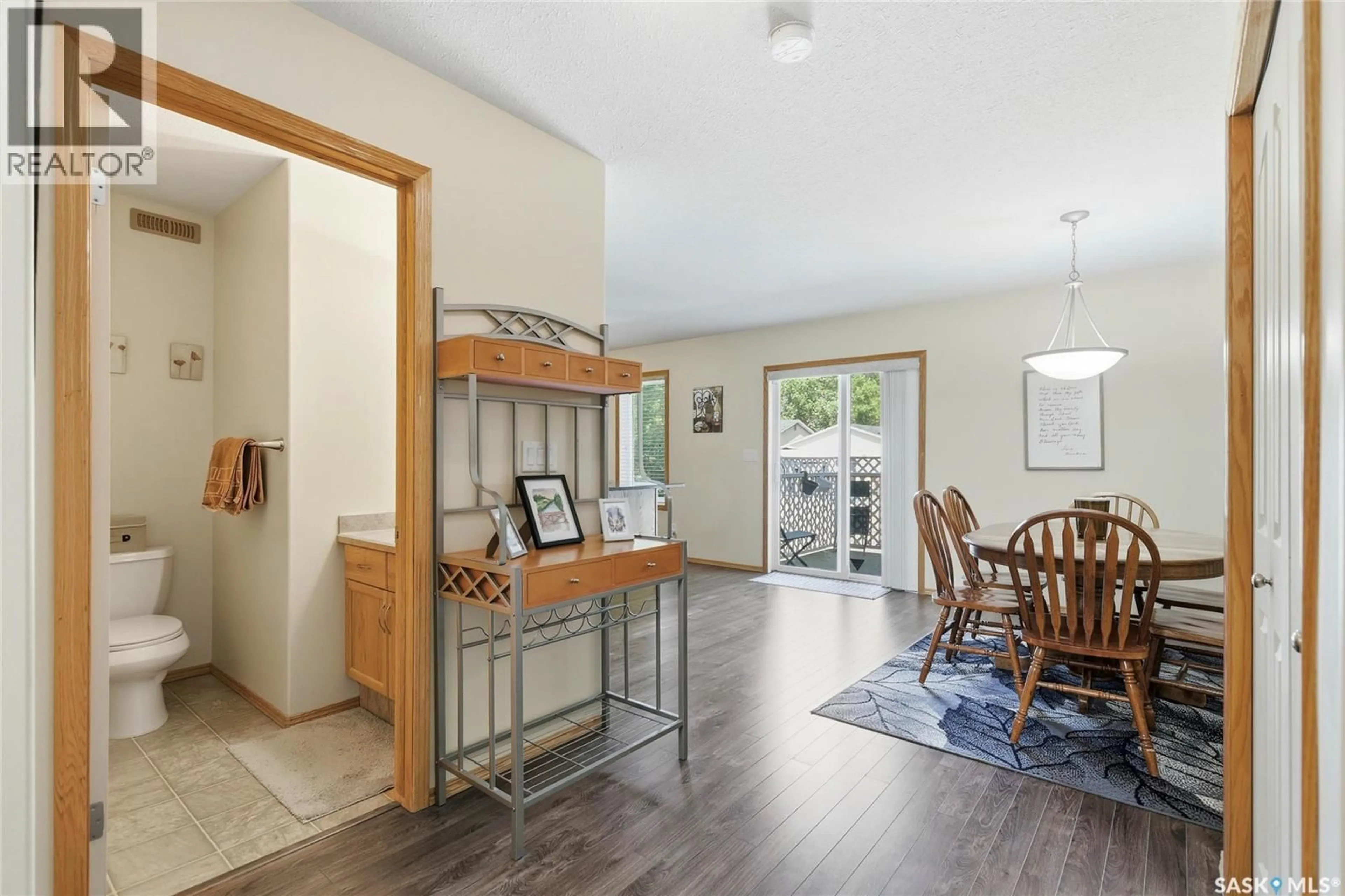 Indoor entryway for 212 MOUNT ROYAL PLACE, Regina Saskatchewan S4T7X9