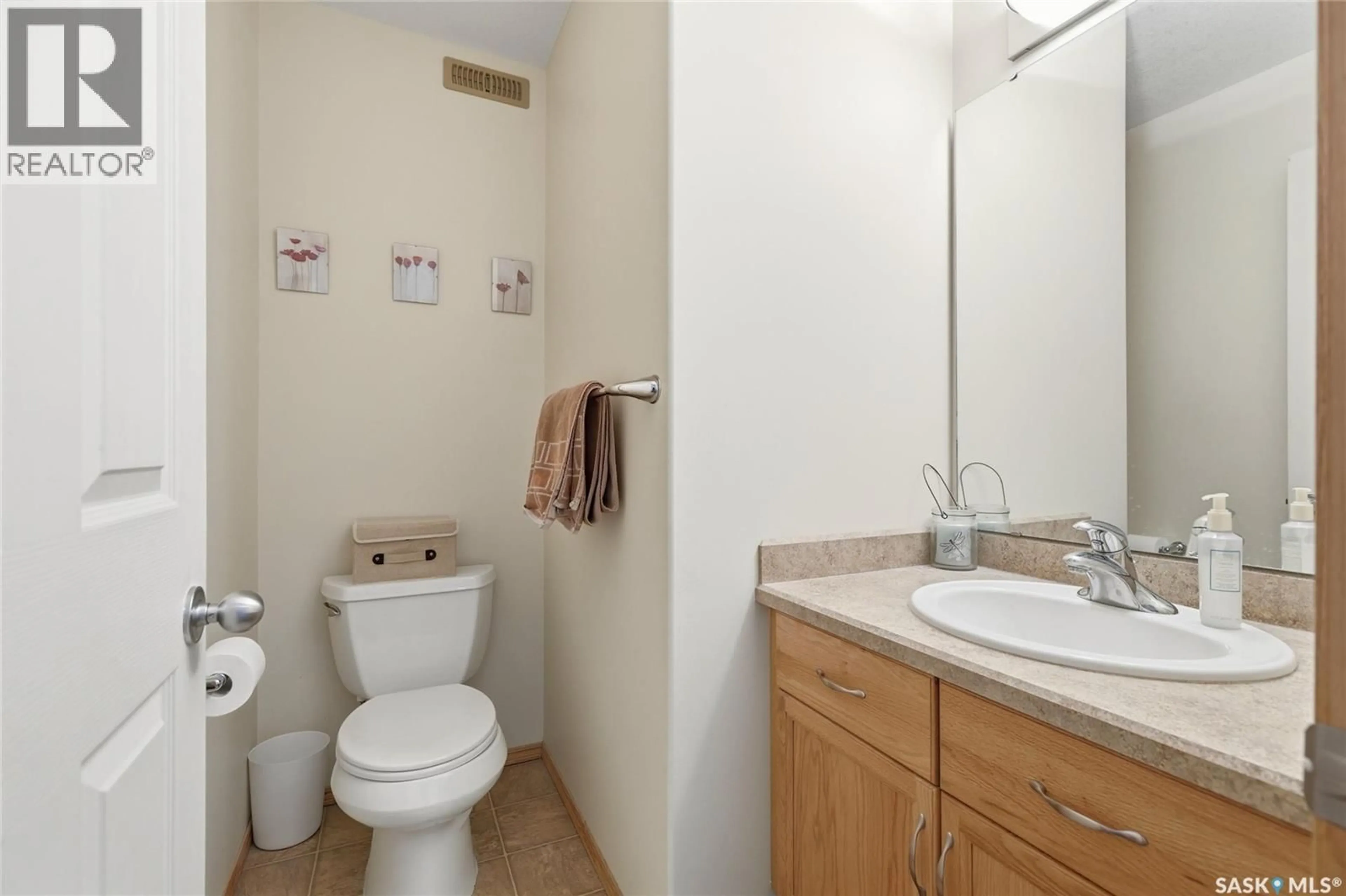 Standard bathroom, unknown for 212 MOUNT ROYAL PLACE, Regina Saskatchewan S4T7X9